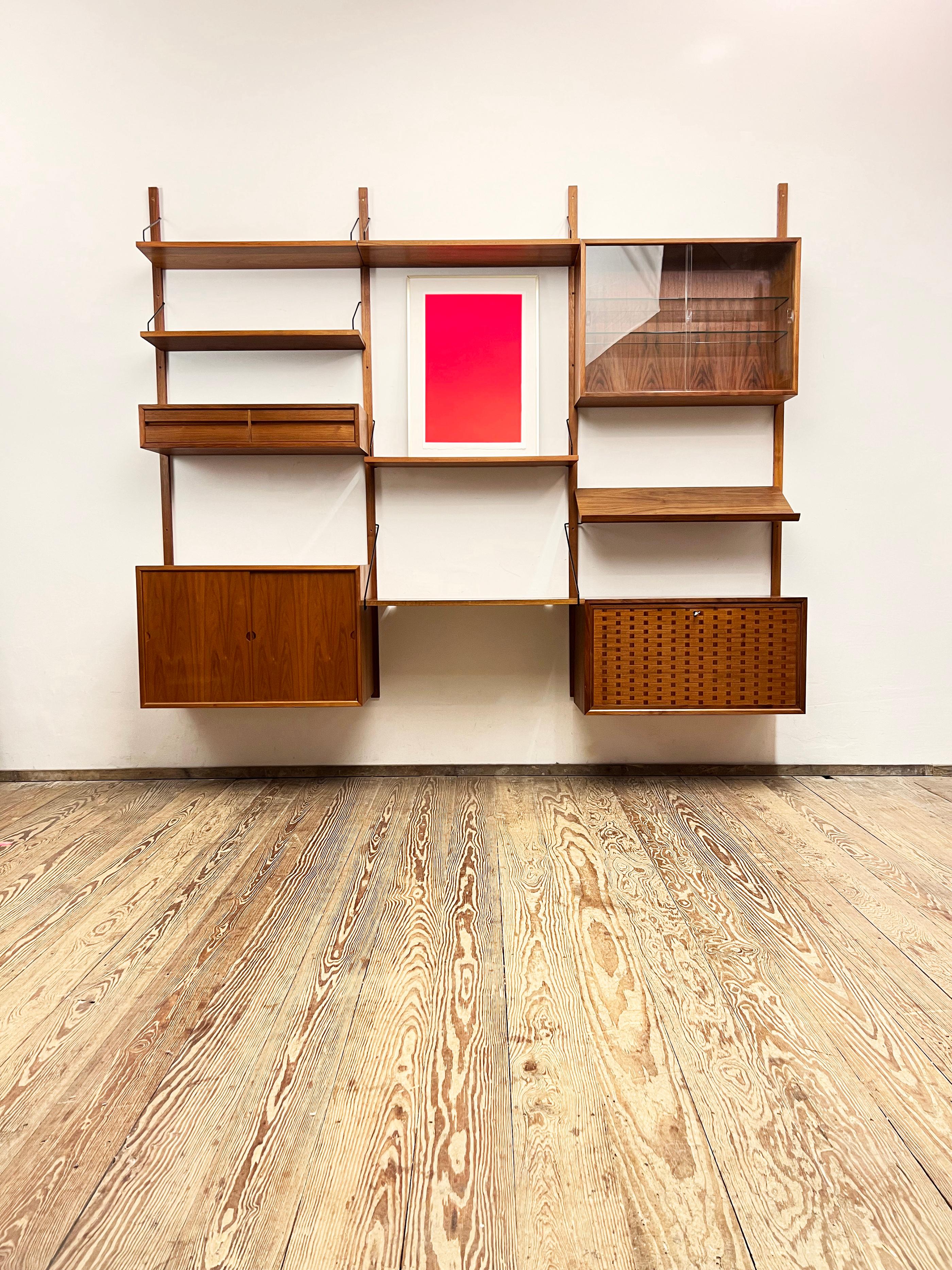 Danish Poul Cadovius Wall Unit, Mid-Century Modern Shelf Royal System, Denmark In Good Condition For Sale In München, Bavaria