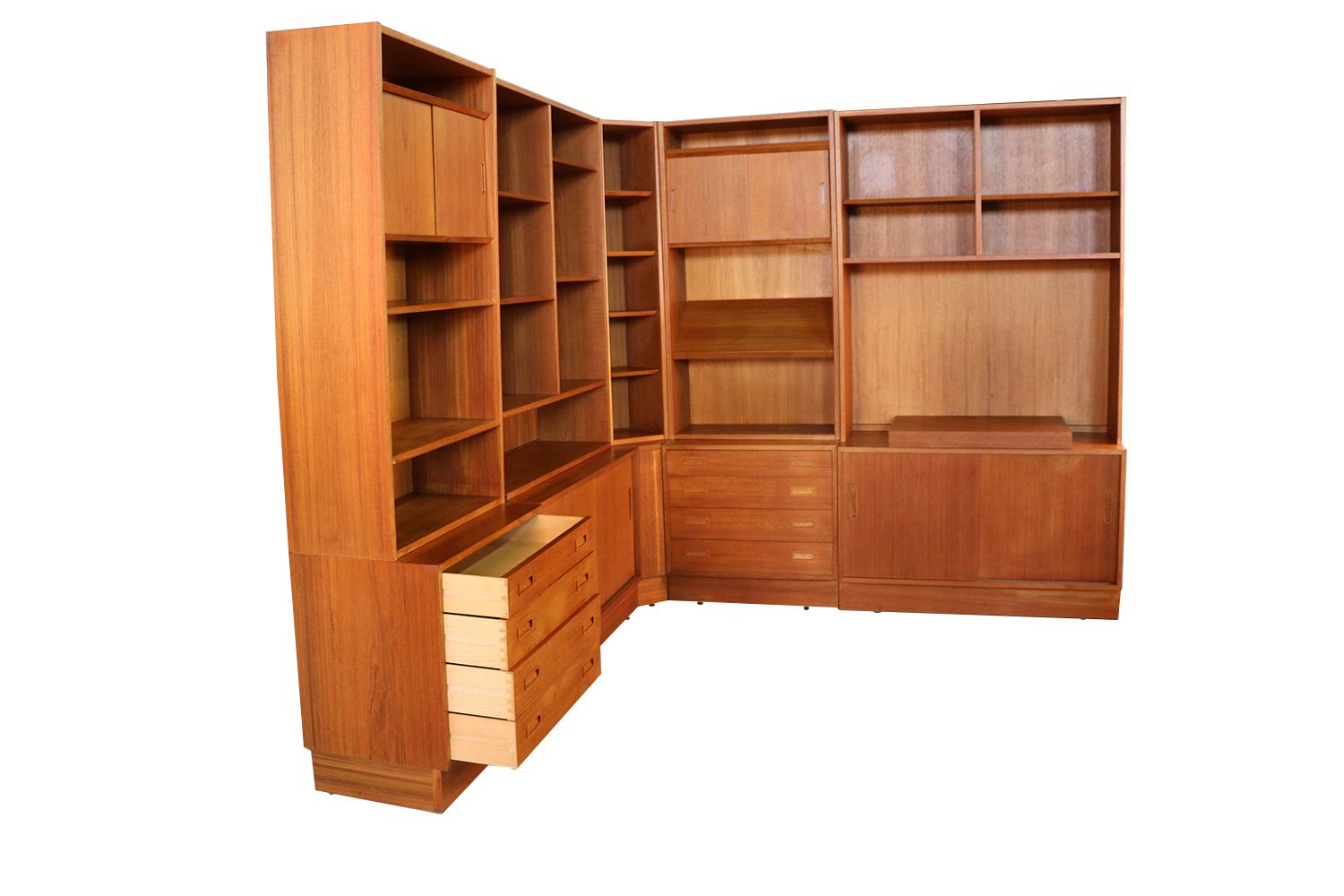Danish Poul Hundevad Teak Mid Century Modern Wall Unit Hutch For Sale At 1stdibs