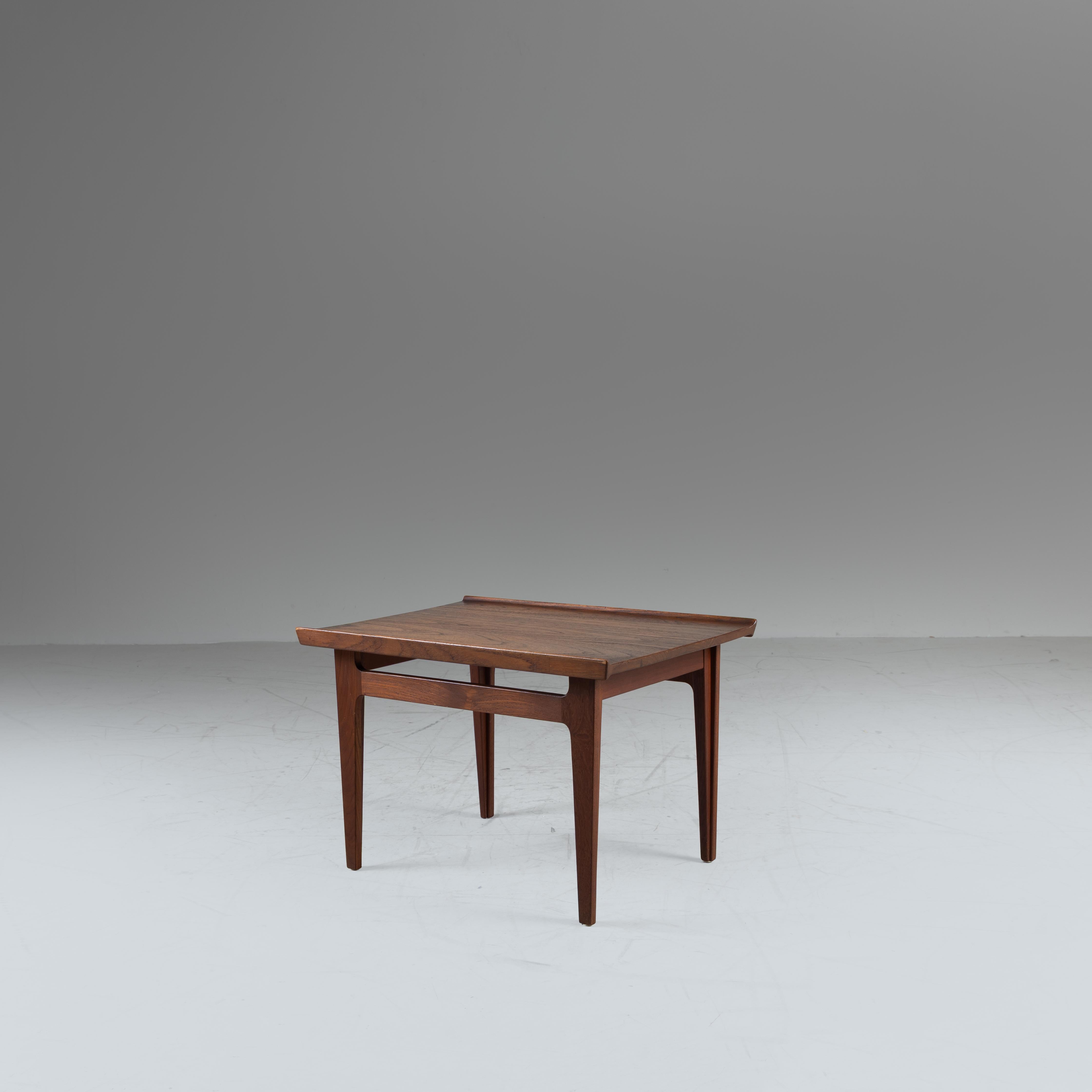 Scandinavian Modern Danish production coffee table in Teak wood, 1960 For Sale