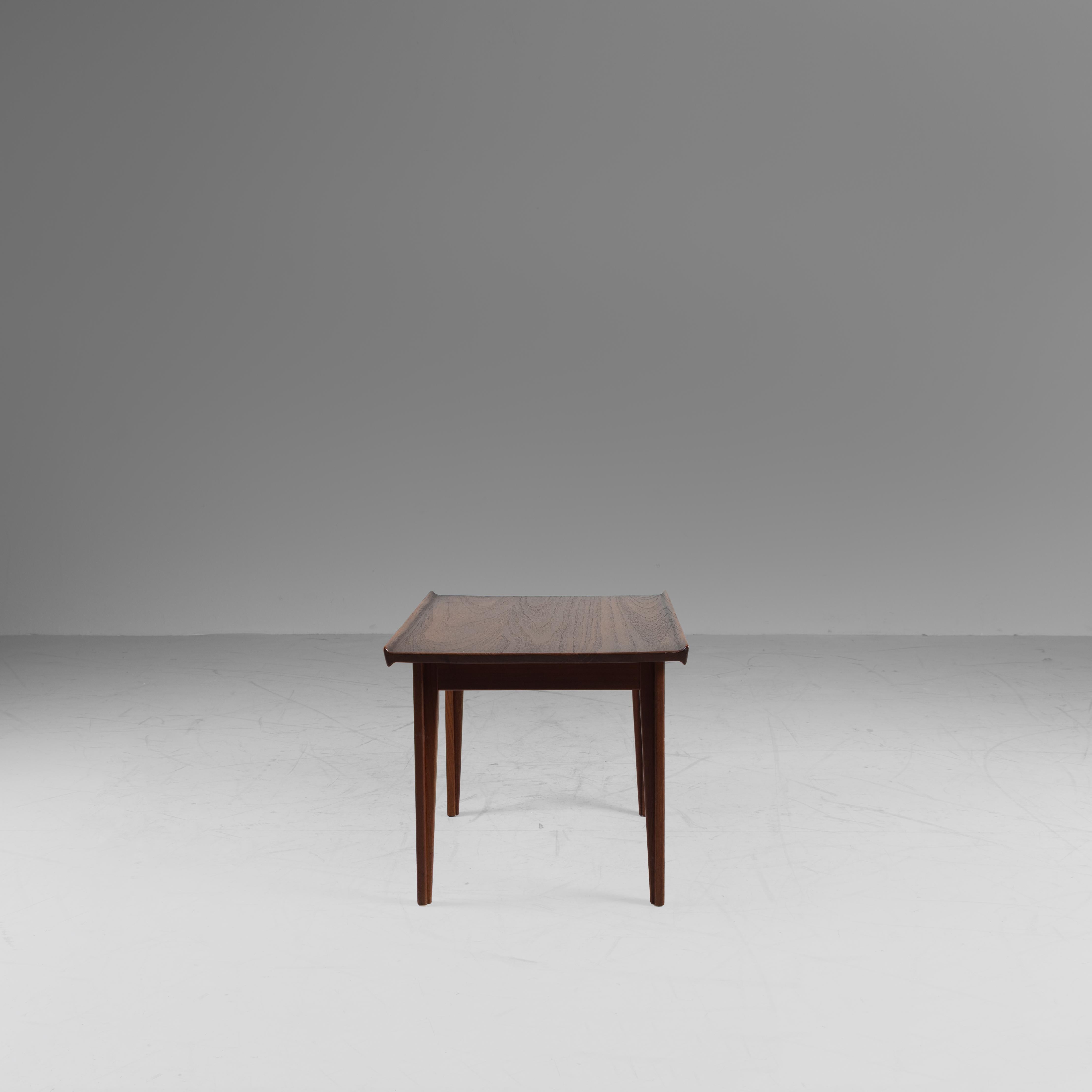 Danish production coffee table in Teak wood, 1960 In Good Condition For Sale In Milano, Lombardia