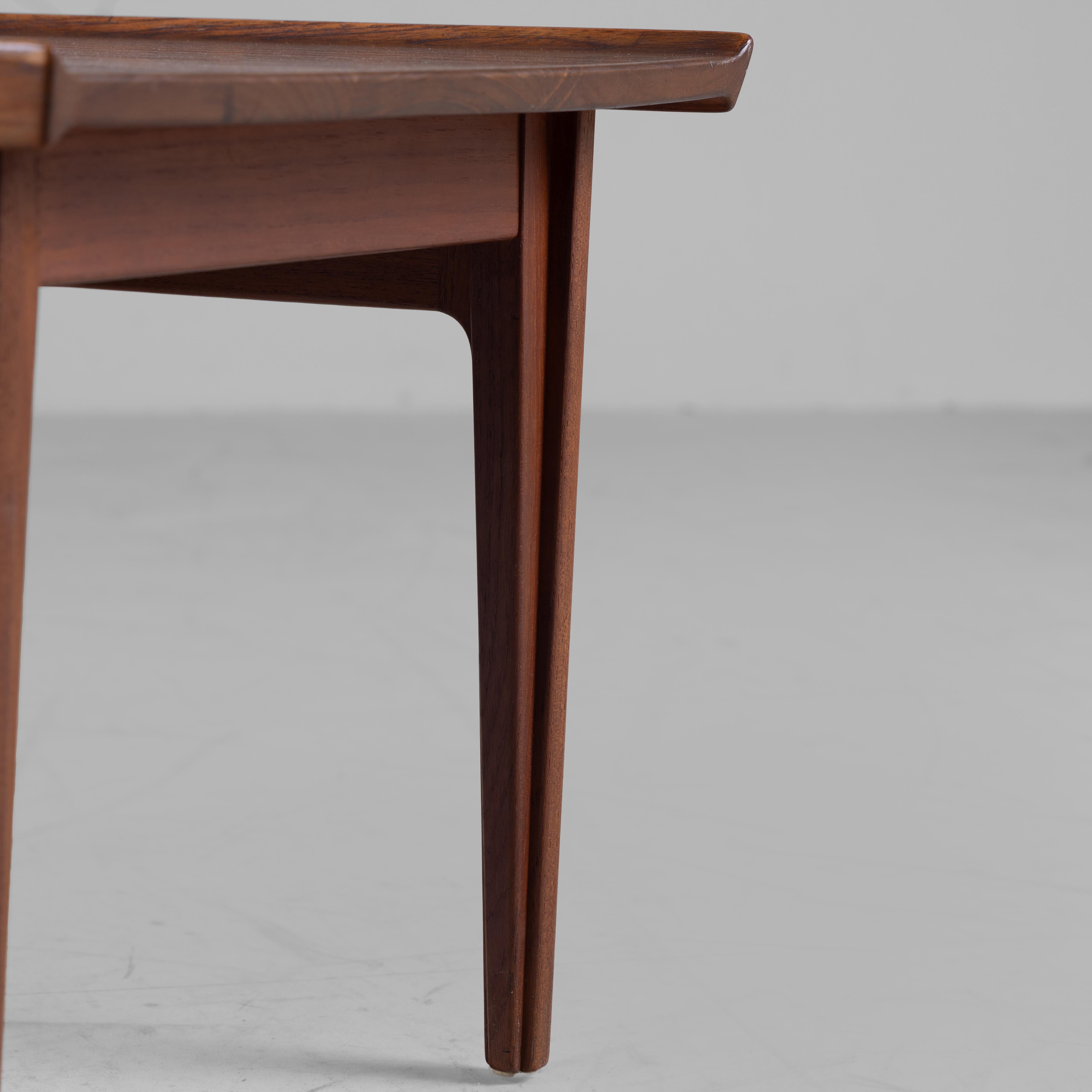 Danish production coffee table in Teak wood, 1960 For Sale 1