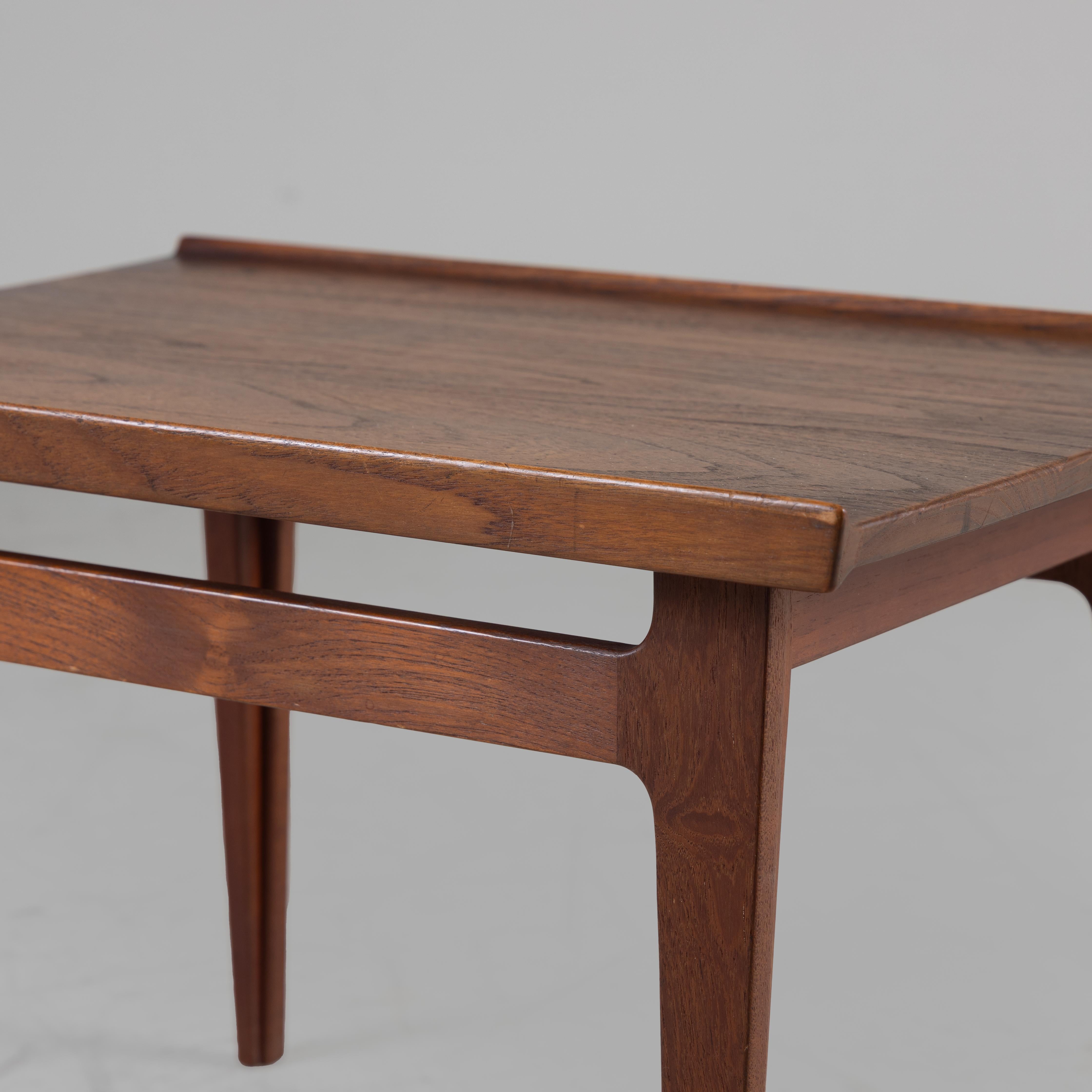 Danish production coffee table in Teak wood, 1960 For Sale 2