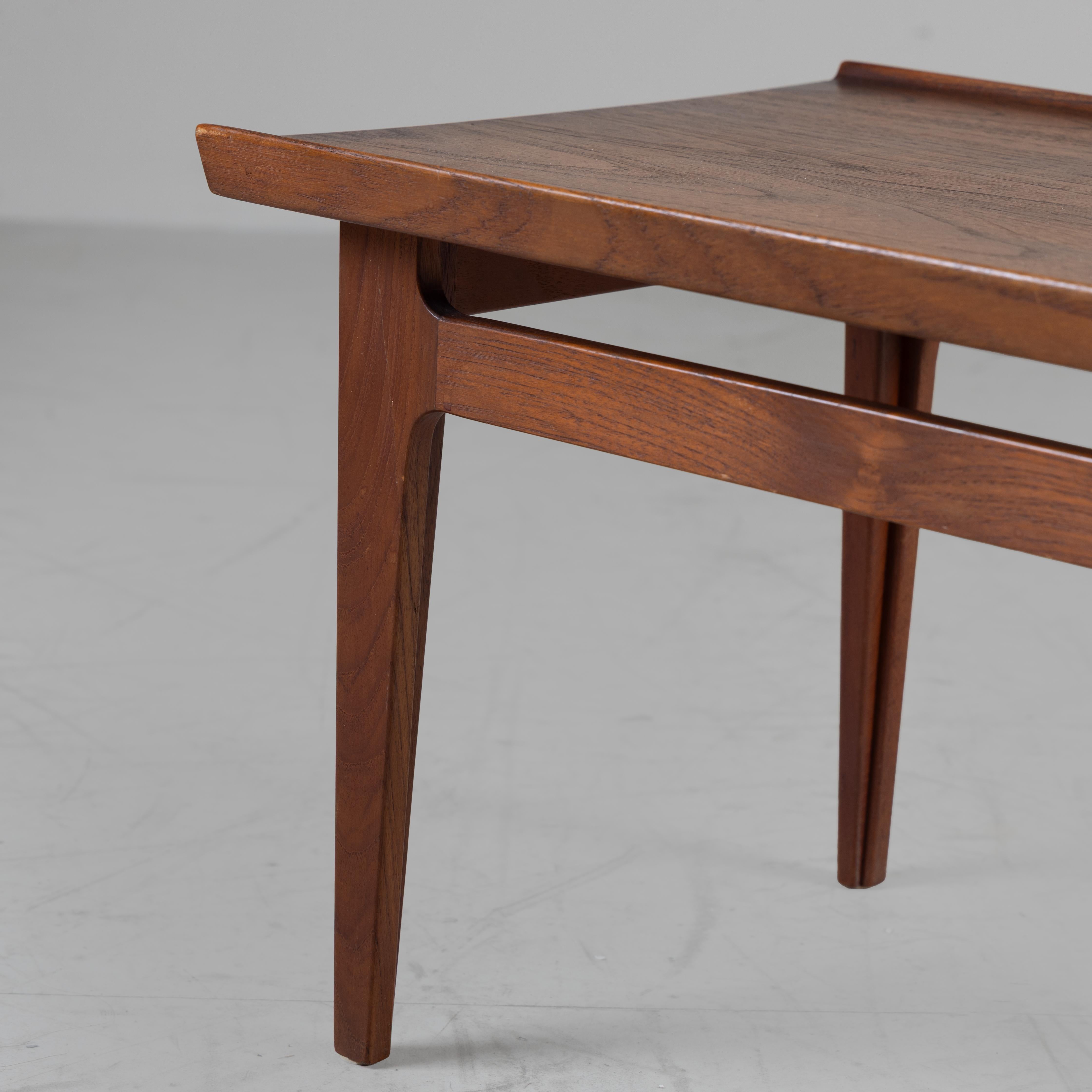 Danish production coffee table in Teak wood, 1960 For Sale 3