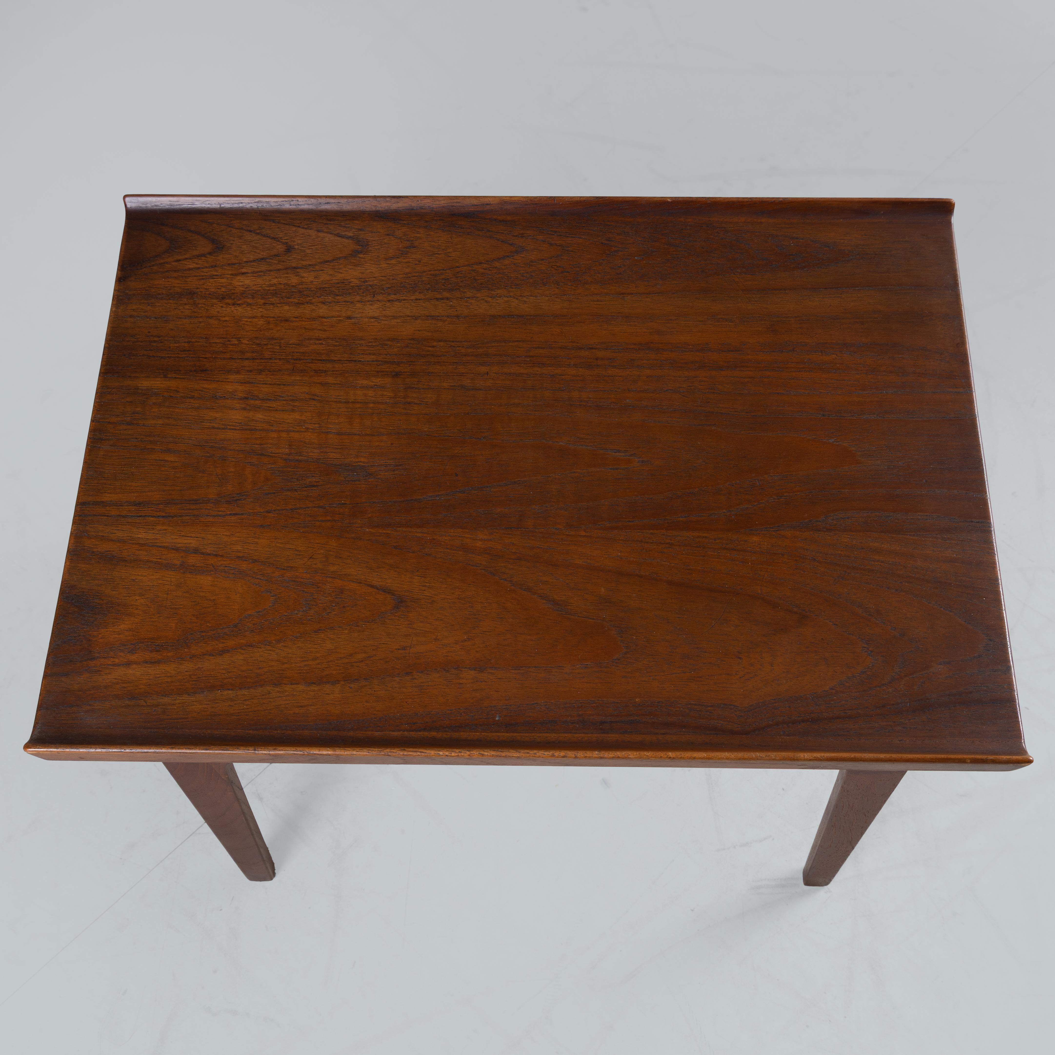 Danish production coffee table in Teak wood, 1960 For Sale 4