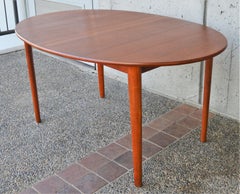 Danish Quality Børge Mogensen Oval 2-Leaf Dining Table Ovoid Legs for Soborg