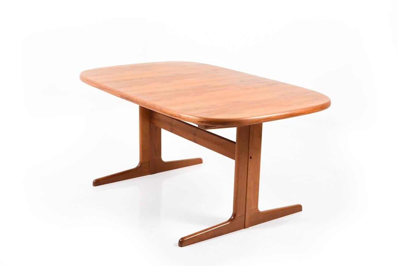 Danish Quality Dining Table in Solid Teak For Sale 2