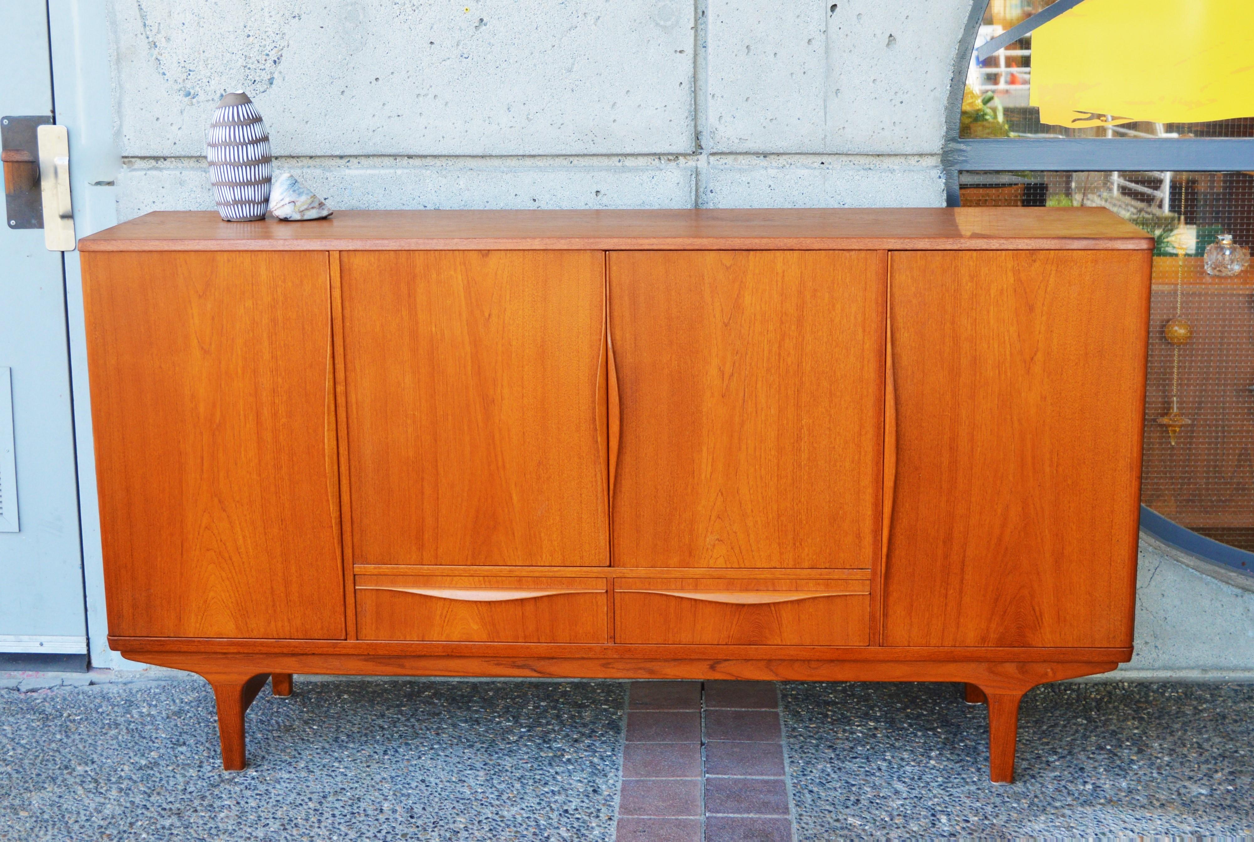 Danish Quality Teak Taller Credenza with Flared Pulls by Lyby Mobler, 1960s In Good Condition In New Westminster, British Columbia