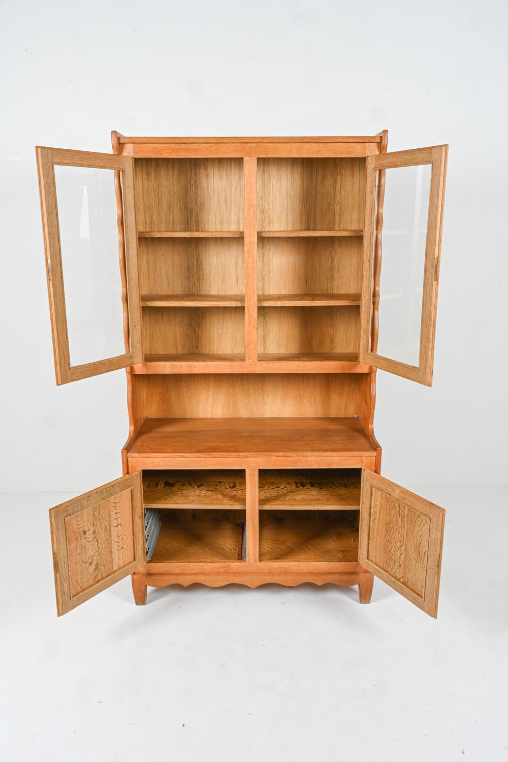 20th Century Danish Quarter-Sawn Oak Display Cabinet by Henning Kjærnulf, c. 1970's For Sale