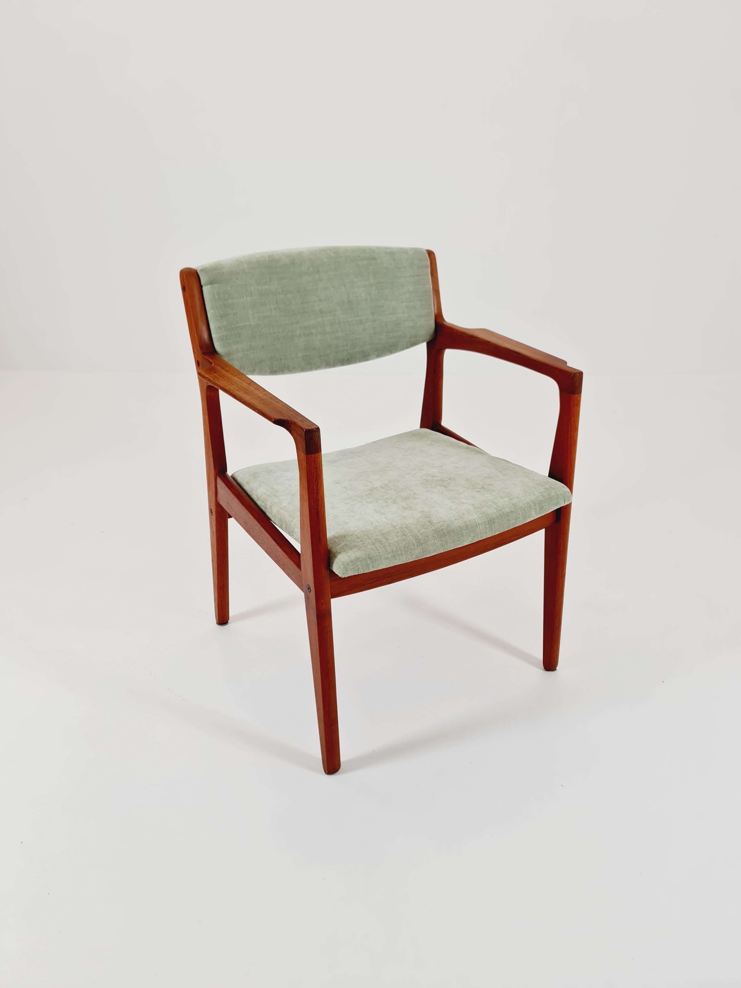 Rara poltrona danese in teak di Erik Buch per Orum  , 1960s in vendita 4
