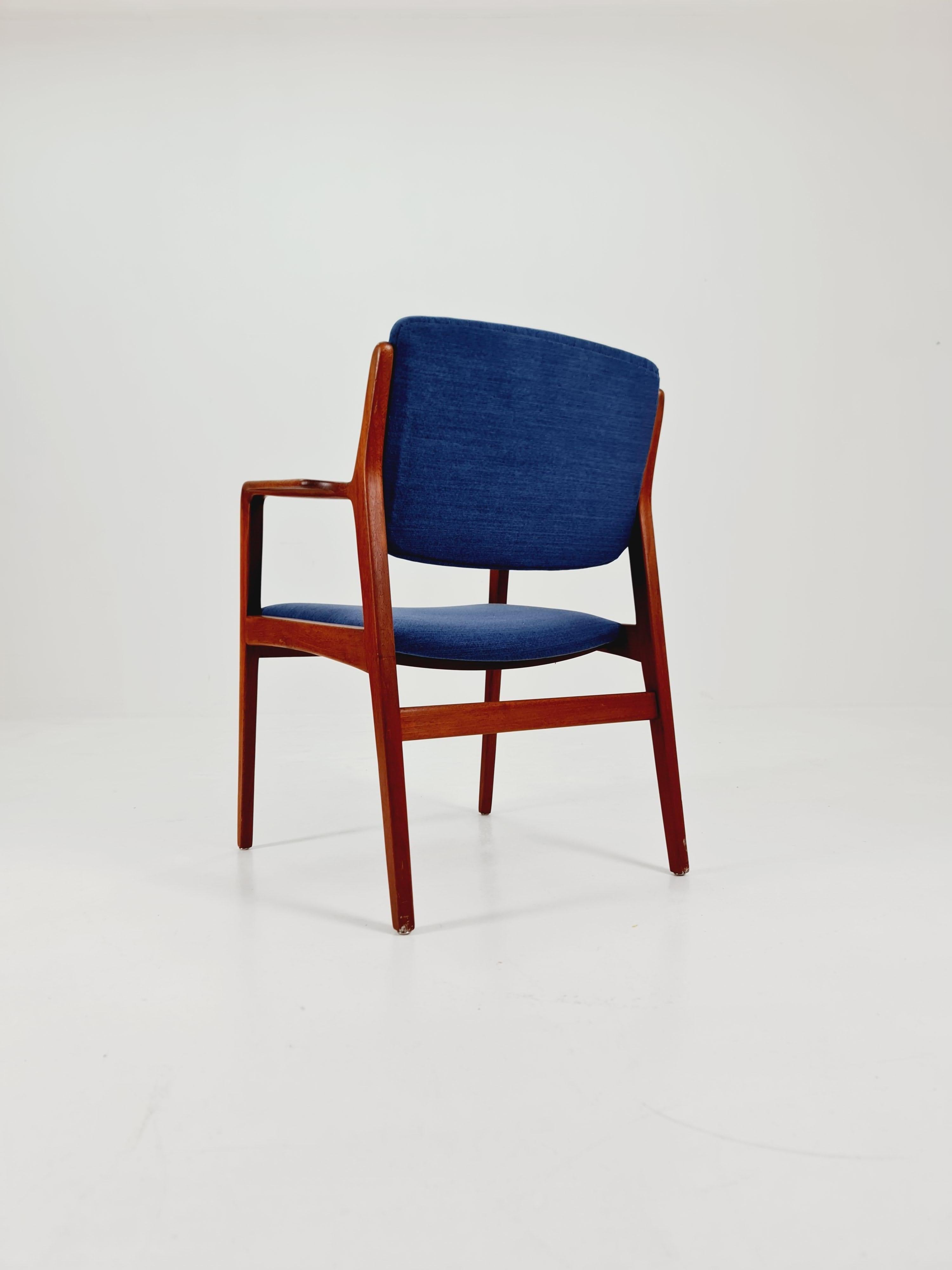 Danois Rare fauteuil danois en teck par Wilkhan  , 1960s en vente