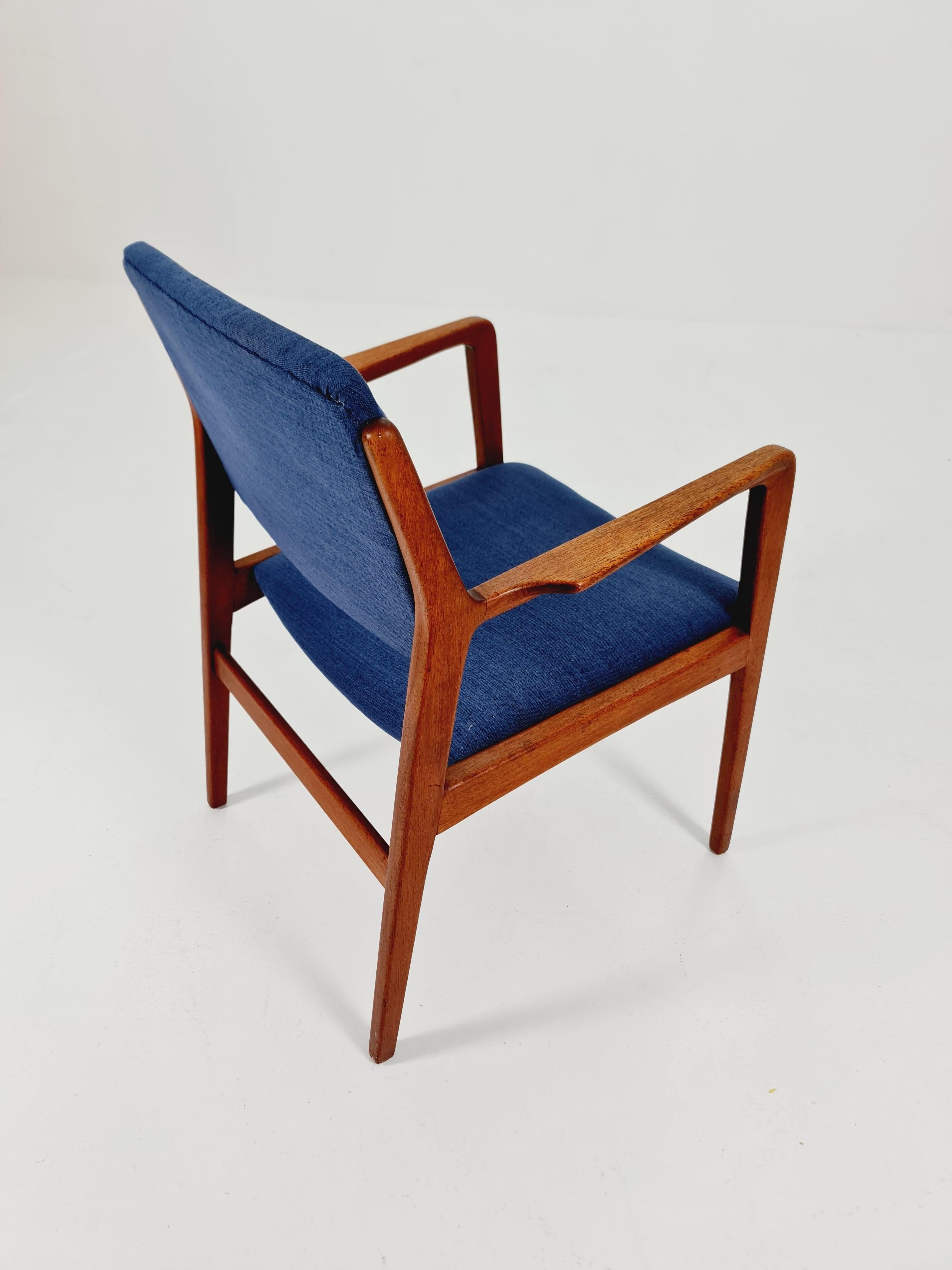 Tissu Rare fauteuil danois en teck par Wilkhan  , 1960s en vente