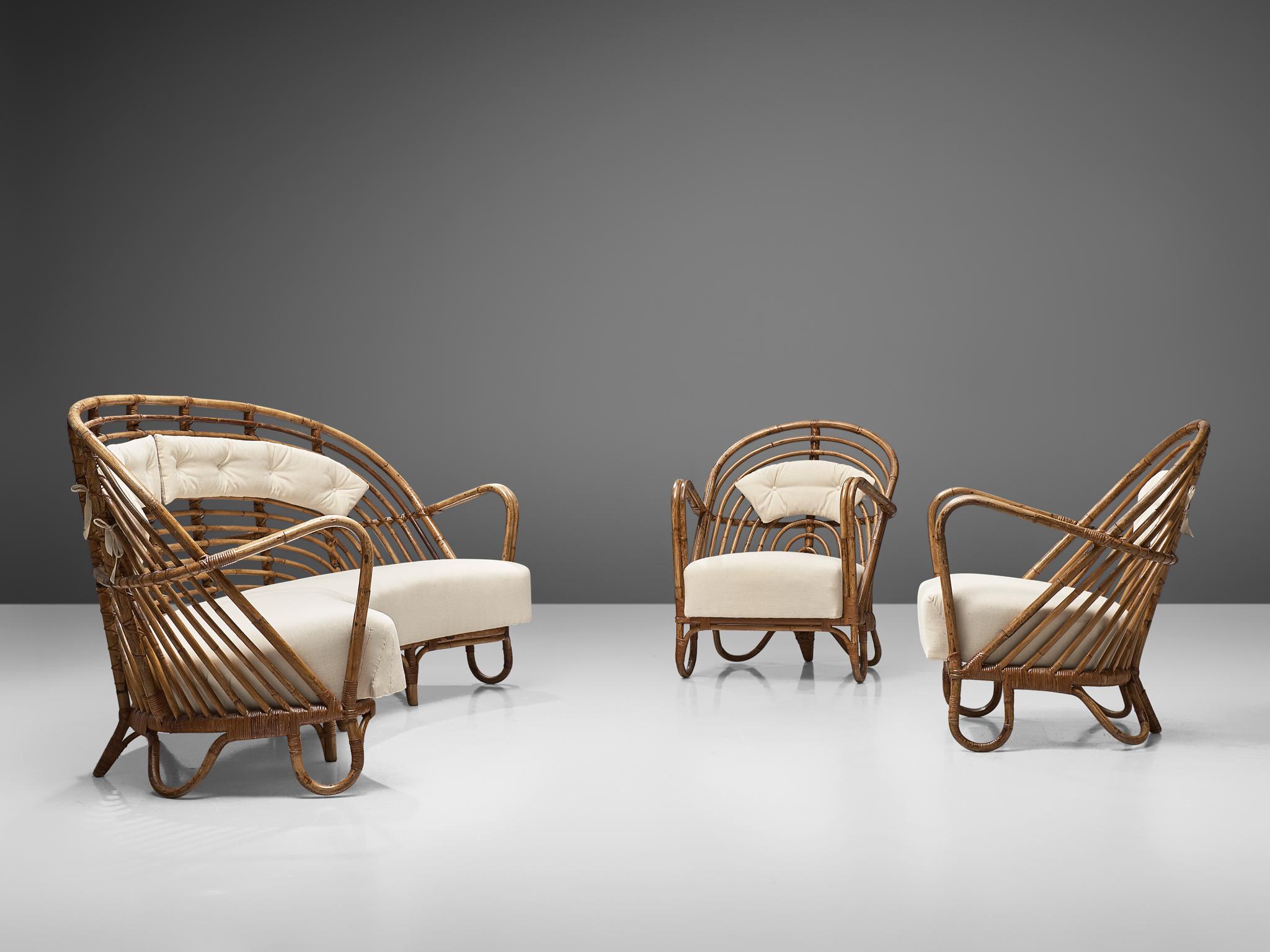 Danish Rattan Lounge Set with Eggshell White Upholstery, 1940s In Good Condition In Waalwijk, NL