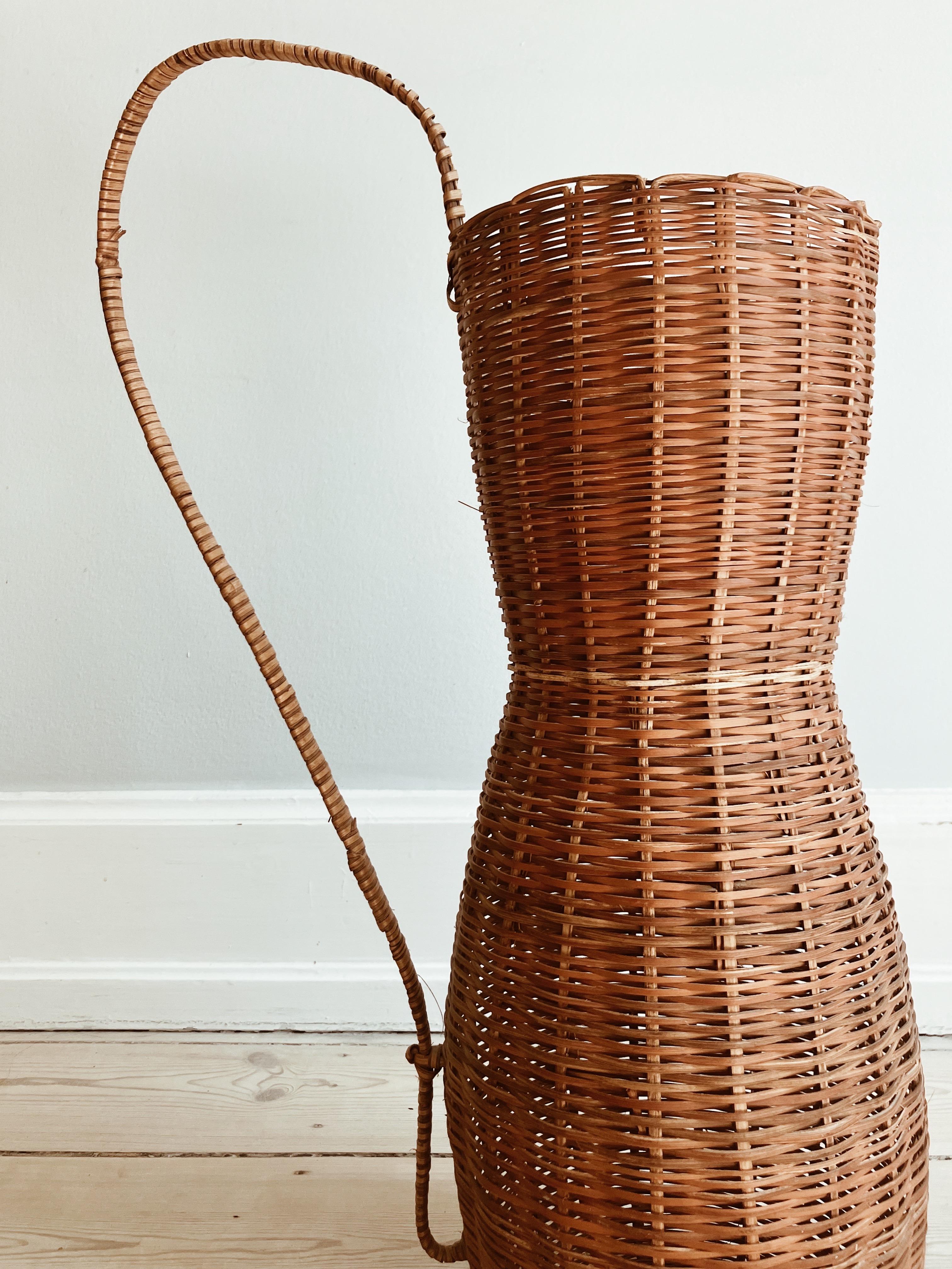 Danish rattan vase In Good Condition In Copenhagen, DK