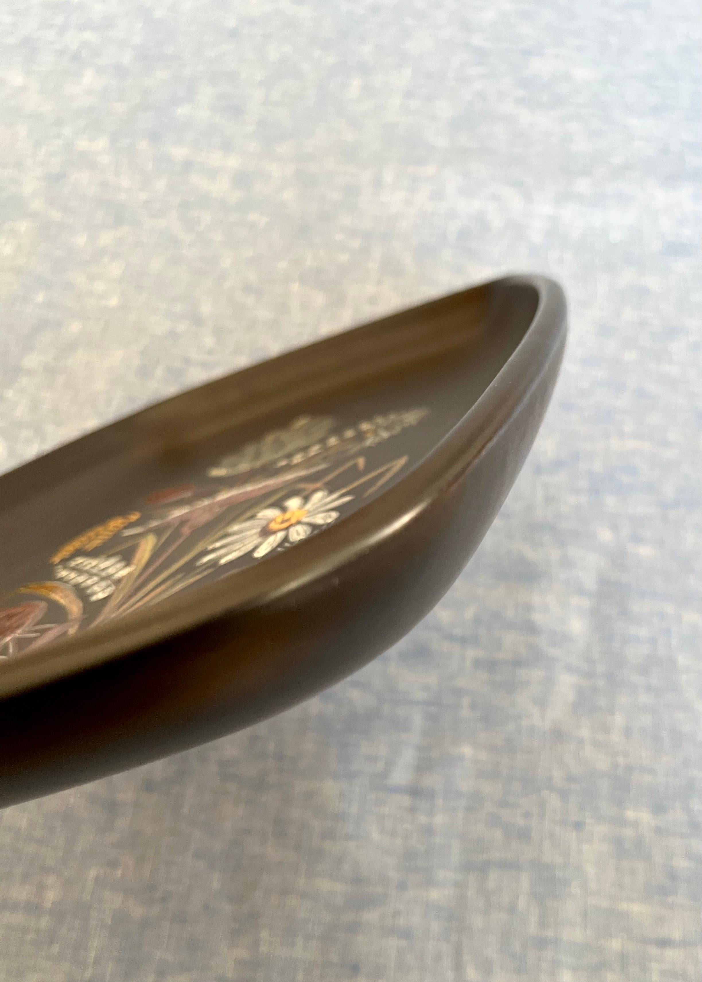 Plat danois Ravnild du milieu du siècle dernier avec décorations florales, années 1960 en vente 3