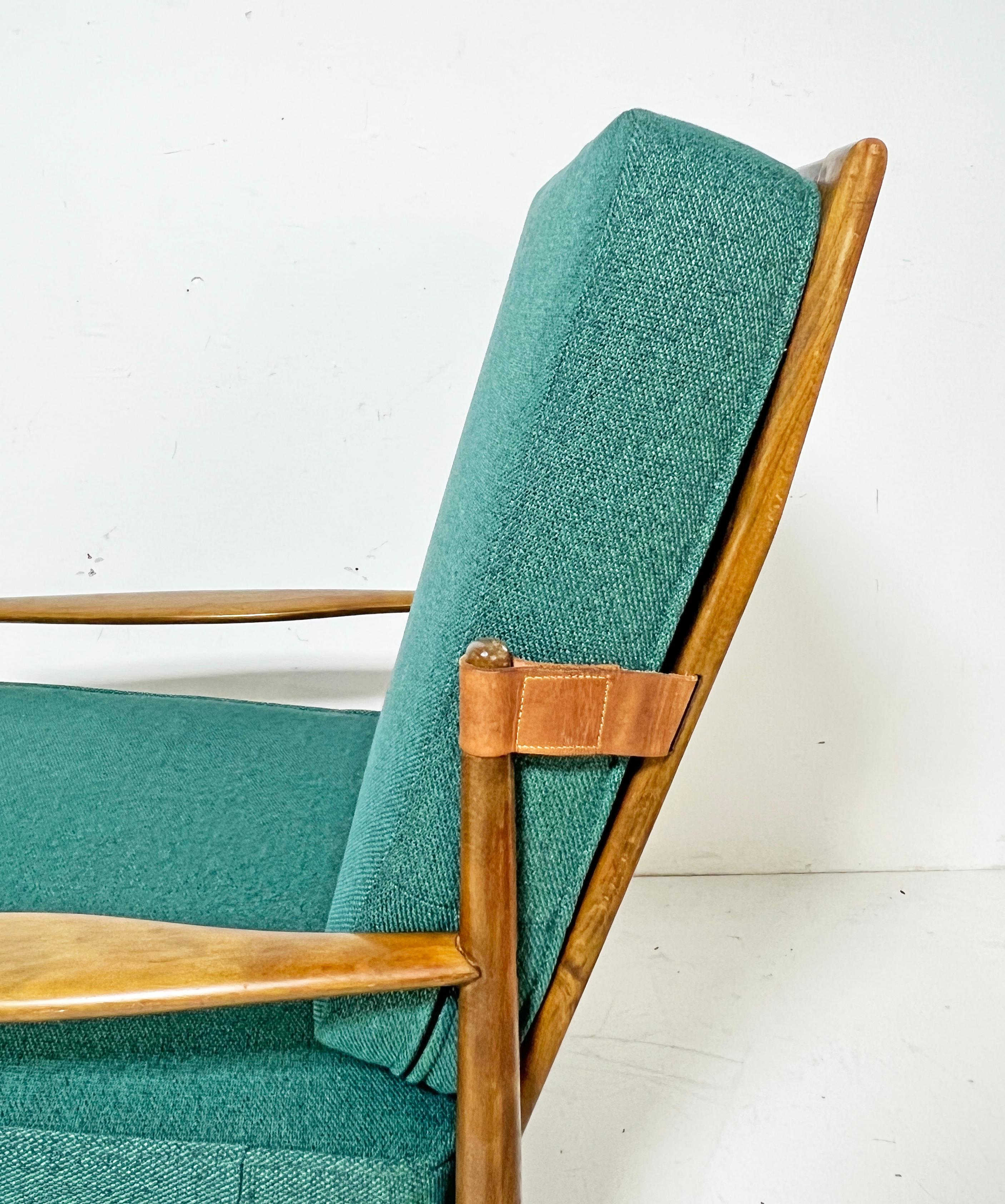 Danish Reclining Lounge Chair and Ottoman, Circa 1960s (Skandinavische Moderne) im Angebot