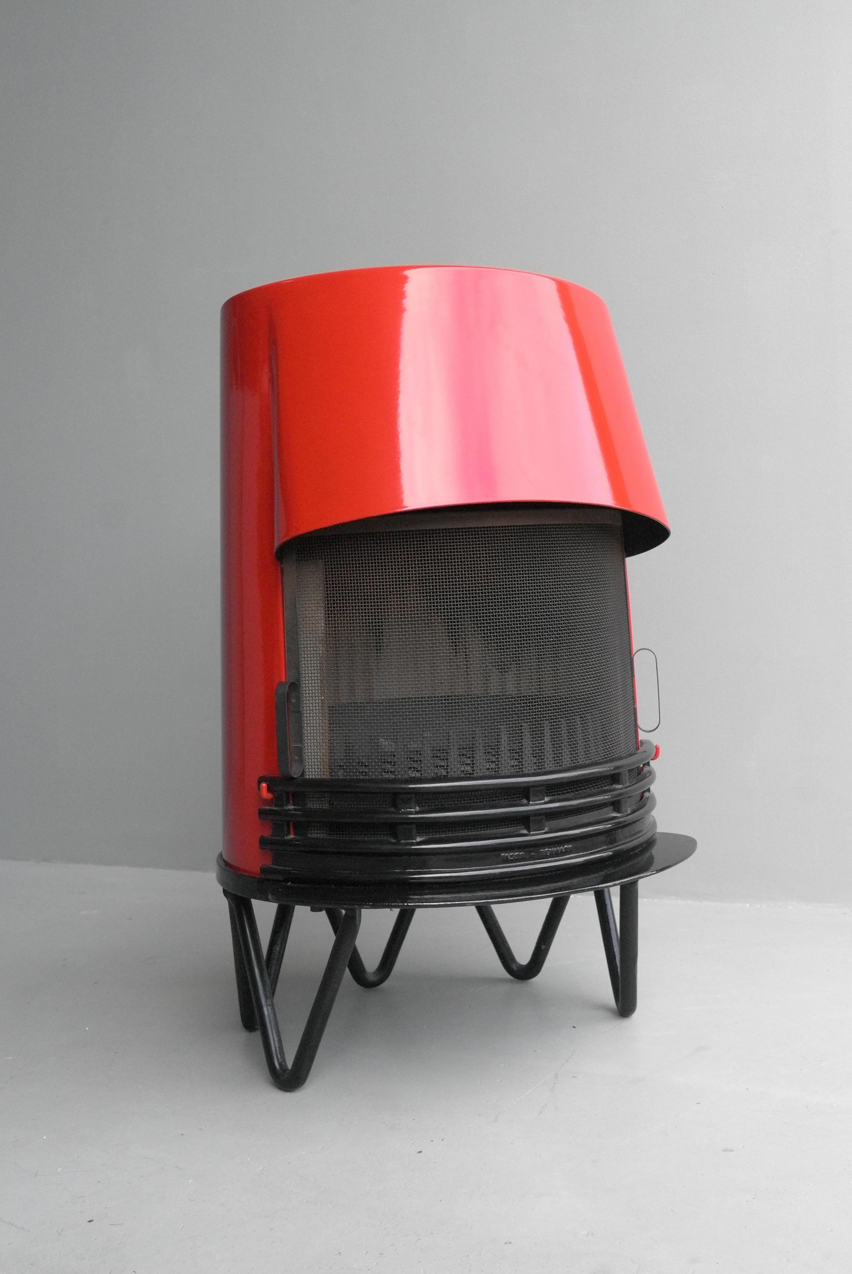 Rare red enameled midcentury Danish fireplace designed by architectural firm Hoff & Windinge for Tasso Denmark, circa 1942. This fireplace has the ORIGINAL removable grate with two handles (one each side), Hairpin legs marked with Tasso Denmark on