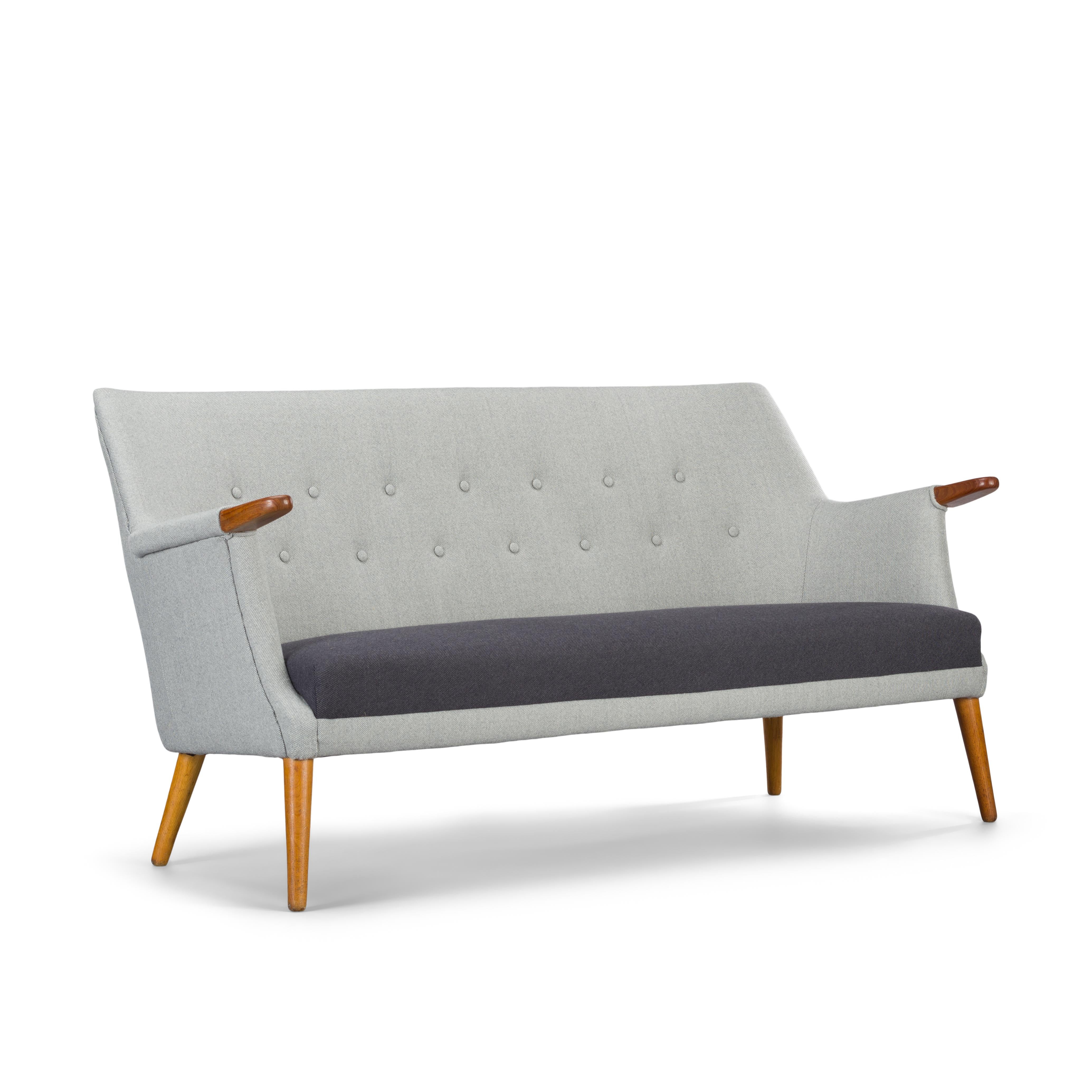 Edgy Johannes Andersen for CFC Silkeborg sofa in stunning new upholstery. Reupholstered in Ploegwool, a 100% pure wool with abrasion resistance >90.000 Martindale. In full accordance with the original upholstery as designed by Andersen. This sofa