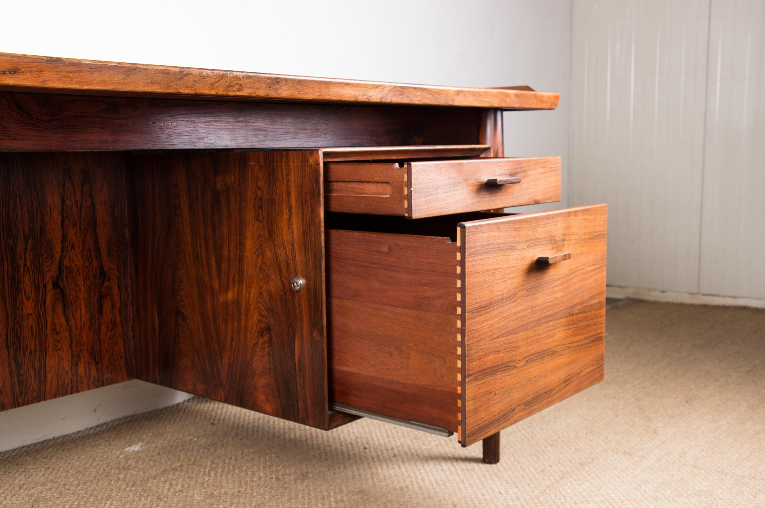 Danish Rio Rosewood Desk Model 404 by Arne Vodder for Sibast Mobler, 1960 In Good Condition In JOINVILLE-LE-PONT, FR