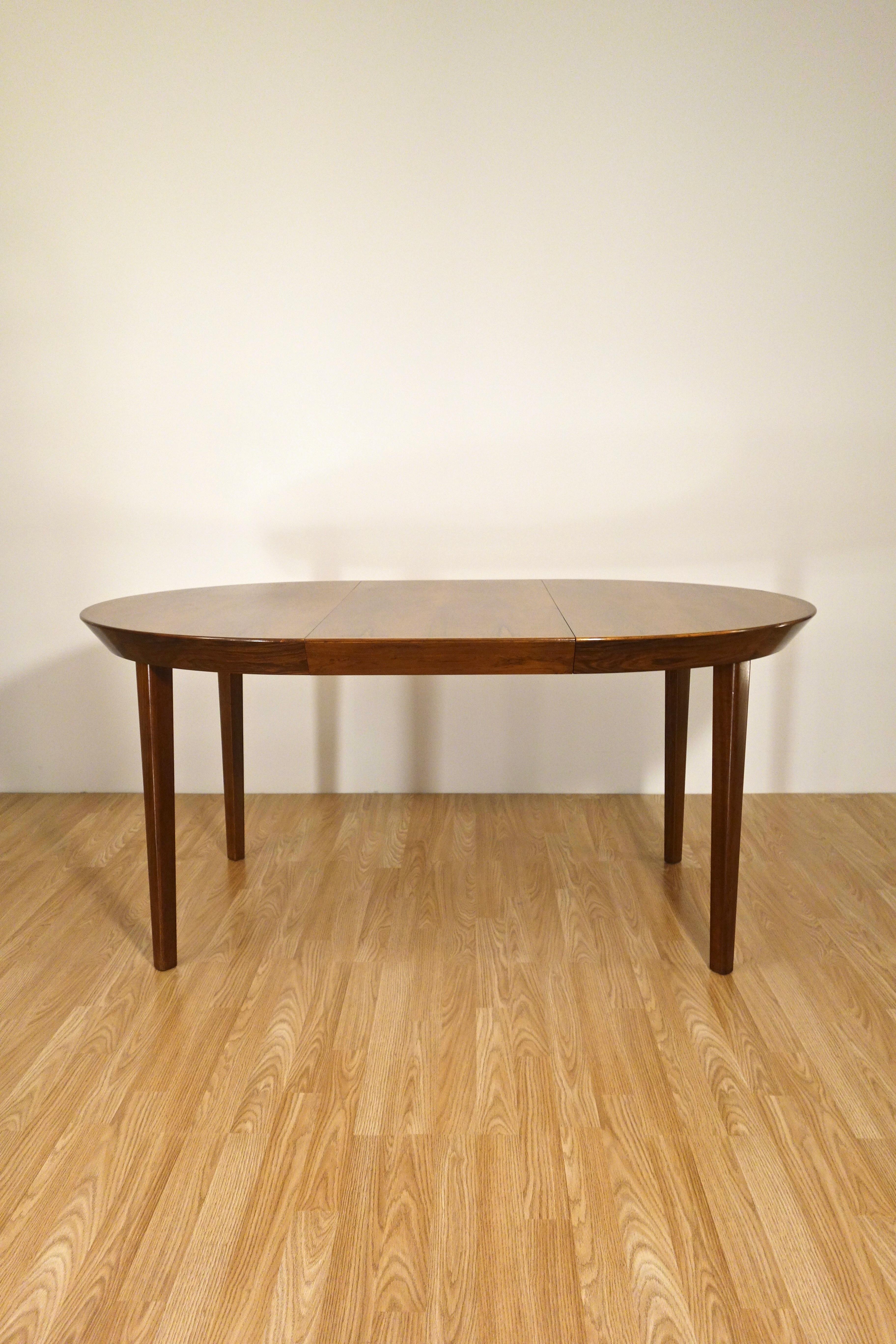 Milieu du XXe siècle Table de salle à manger danoise en palissandre de Rio par Ole Hald pour Gudme Møbelfabrik, années 1960 en vente