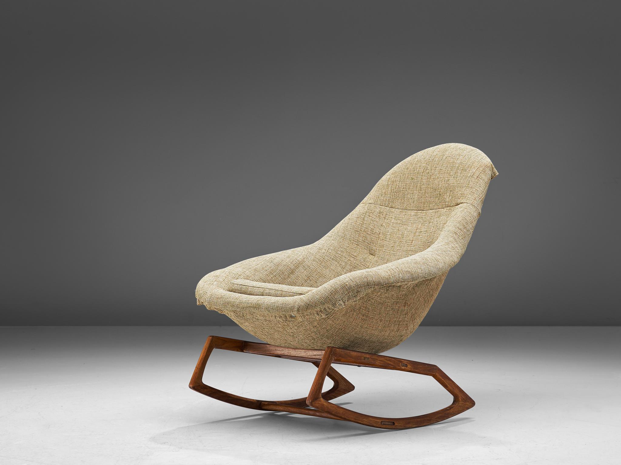Rocking chair, fabric and beech, Denmark, 1960s

This Danish rocking chair would look perfect in a cosy corner. The piece features a seat shaped as a shell with a high back. The seat is upholstered in a grey/beige fabric. The frame attached to the