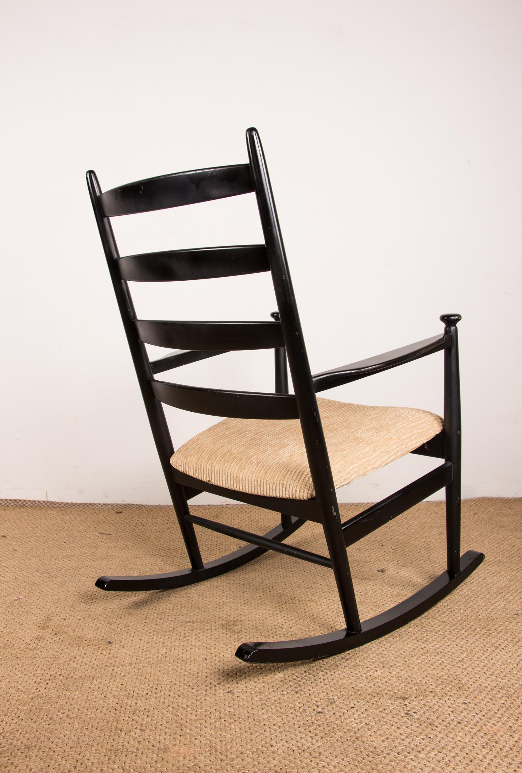 Sedia a dondolo danese, in teak laccato e tessuto modello 218, Thomas Harlev 1960 in vendita 8