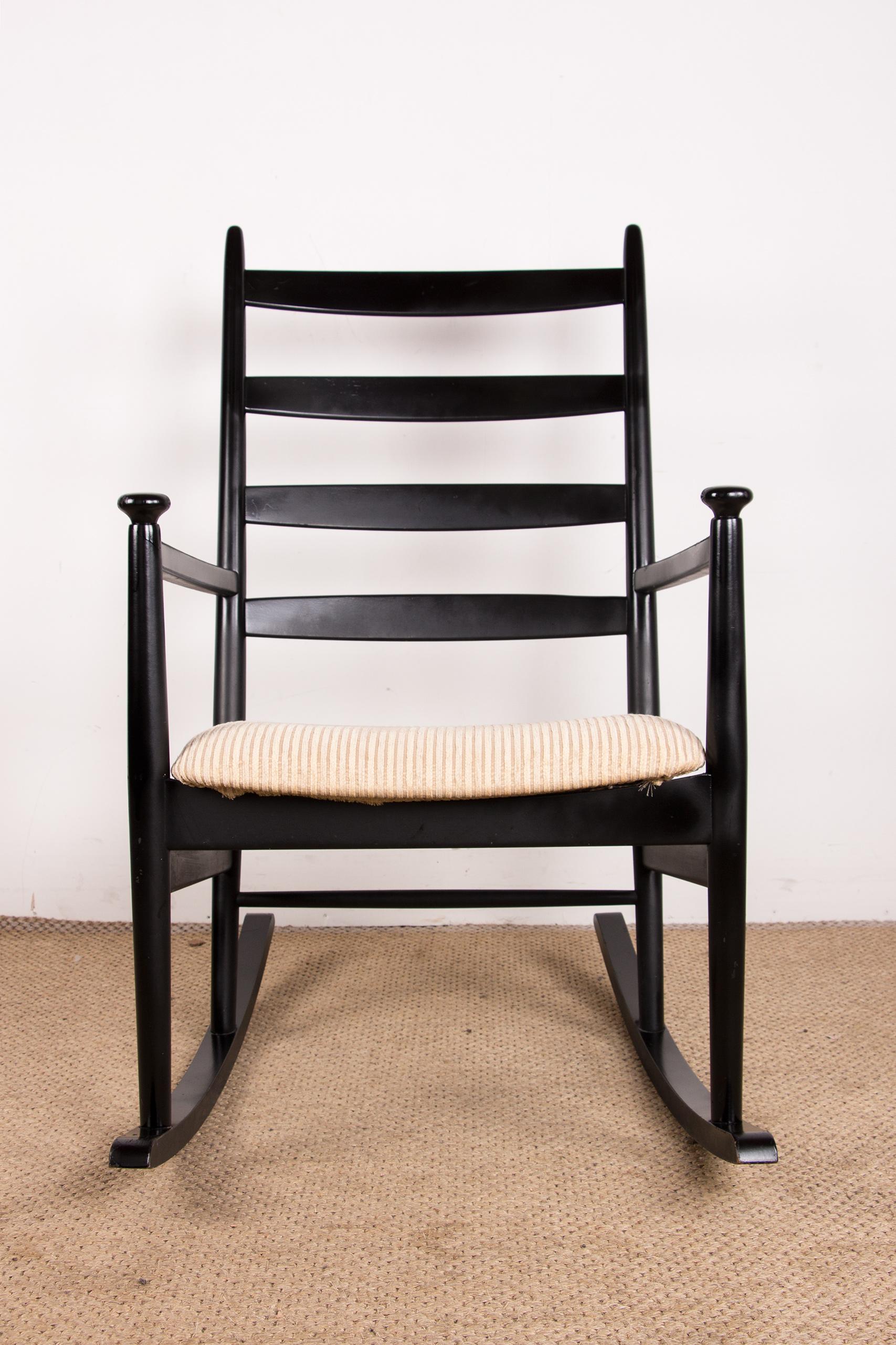 Scandinavo moderno Sedia a dondolo danese, in teak laccato e tessuto modello 218, Thomas Harlev 1960 in vendita
