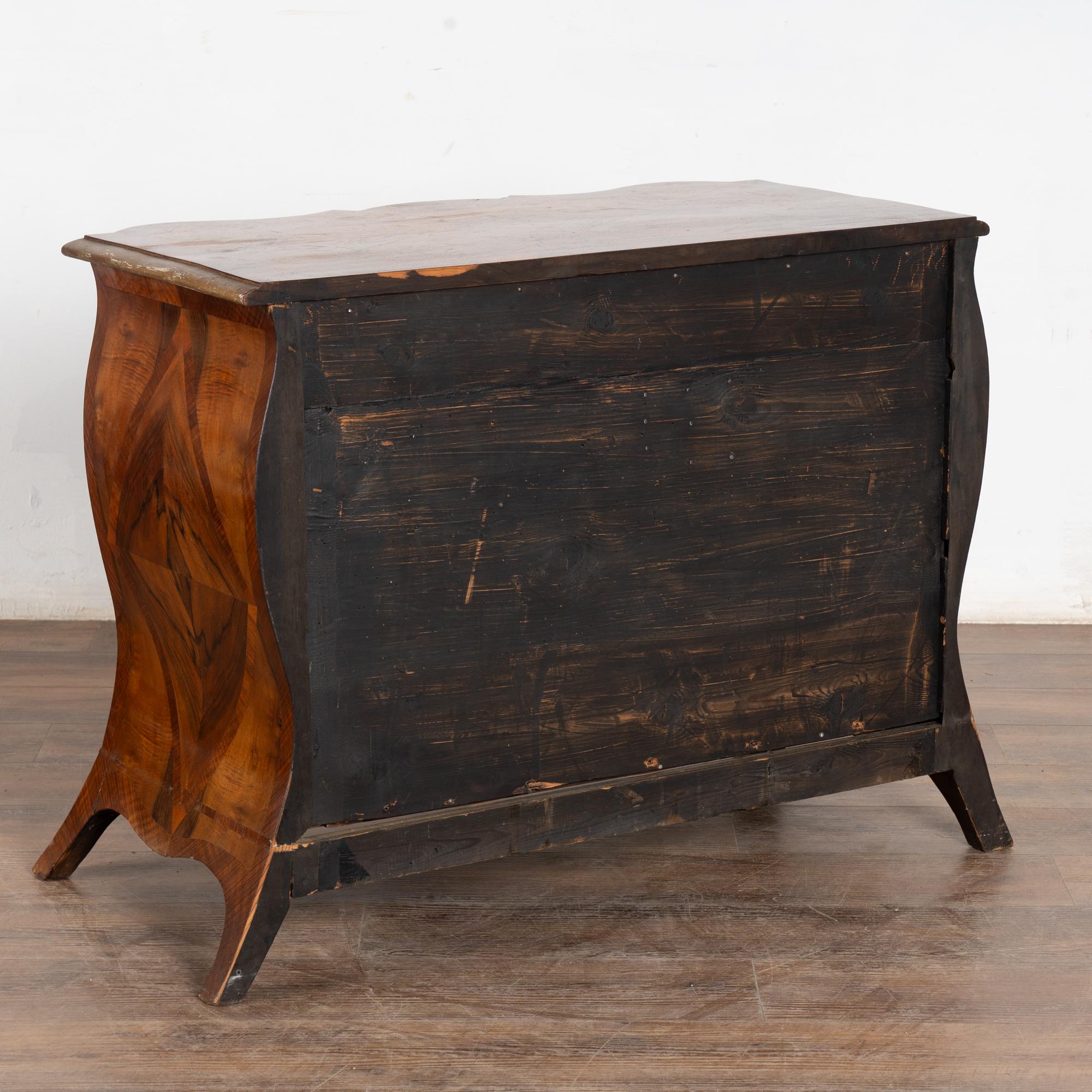 Commode à trois tiroirs d'époque rococo danoise du 19ème siècle en marqueterie Bombay en vente 5