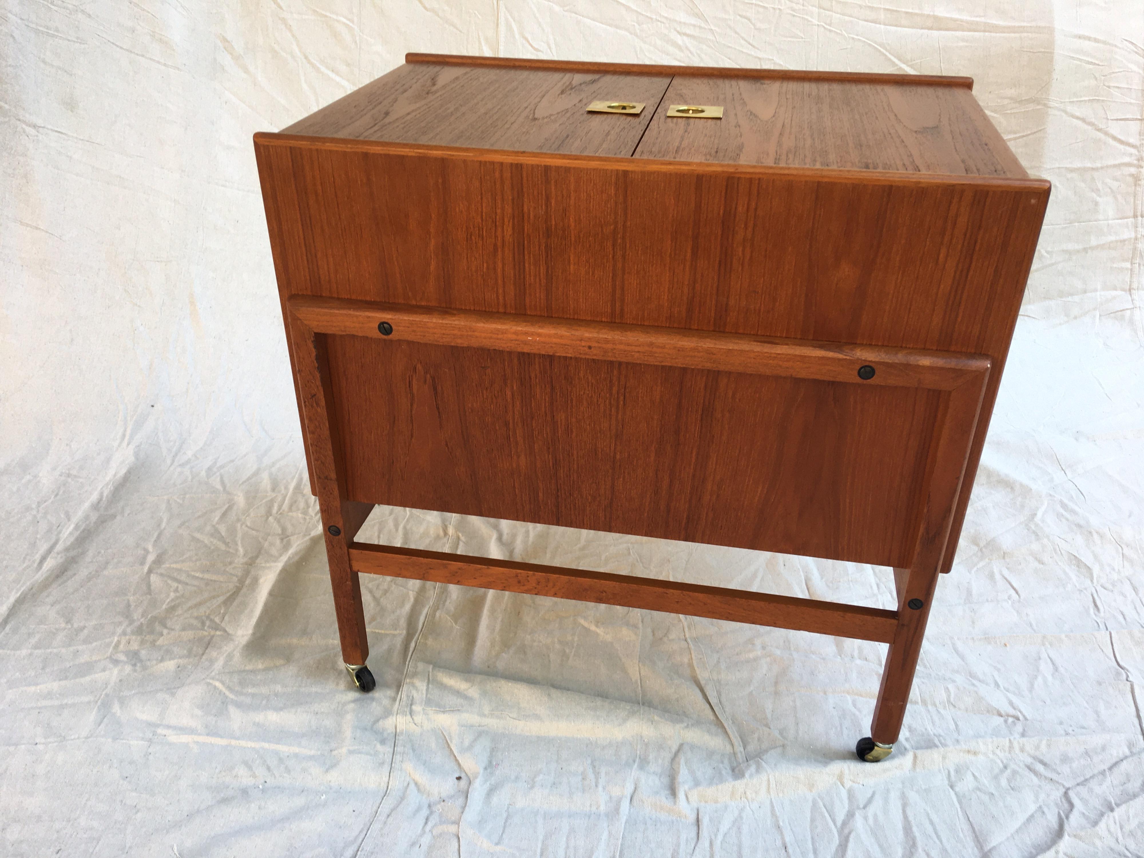 Danish Rolling Bar Cabinet in the Style of Arne Vodder In Good Condition In Philadelphia, PA