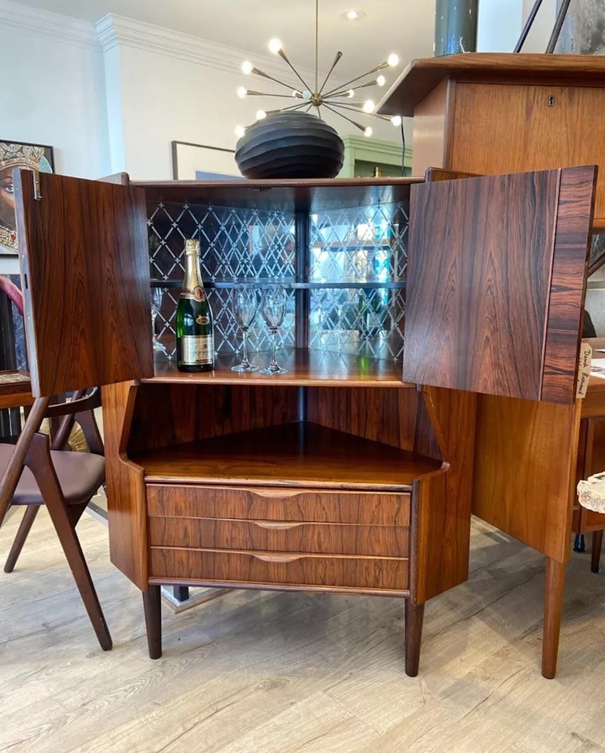 Bar angolare danese in palissandro anni '60 di Omann Jun In condizioni buone in vendita a London, GB