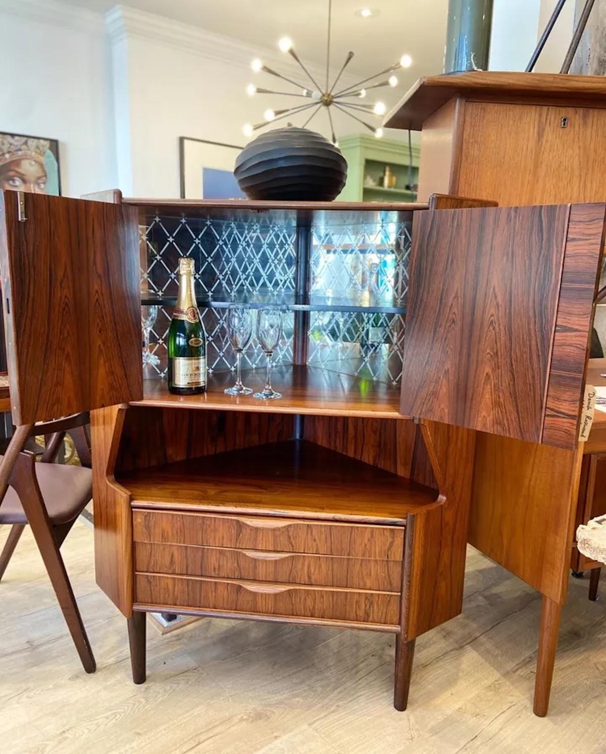 Bar angolare danese in palissandro anni '60 di Omann Jun in vendita 2