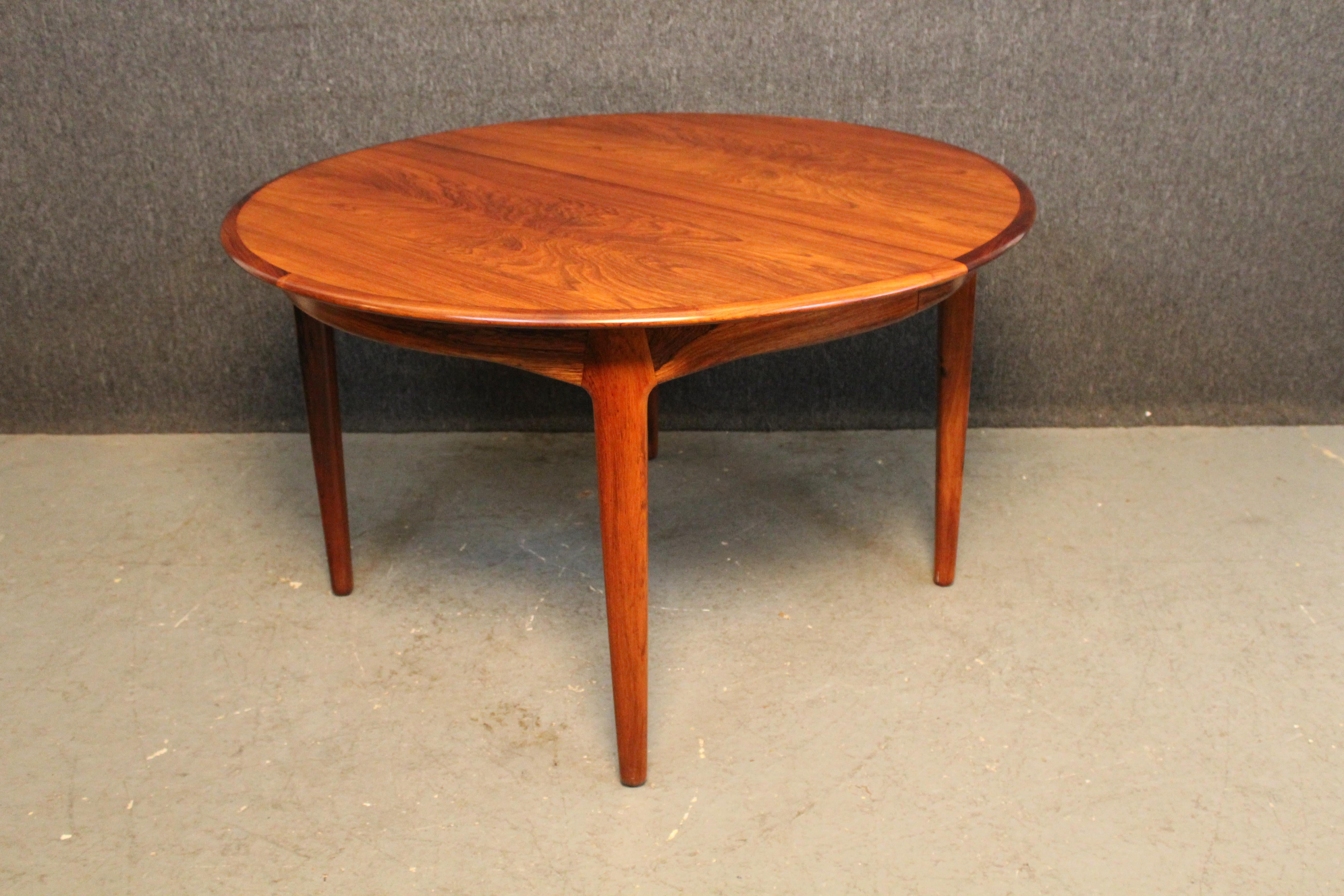 Danish Rosewood 4-Leaf Banquet Table by H. Kjærnulf for Sorø Møbelfabrik In Good Condition In Brooklyn, NY