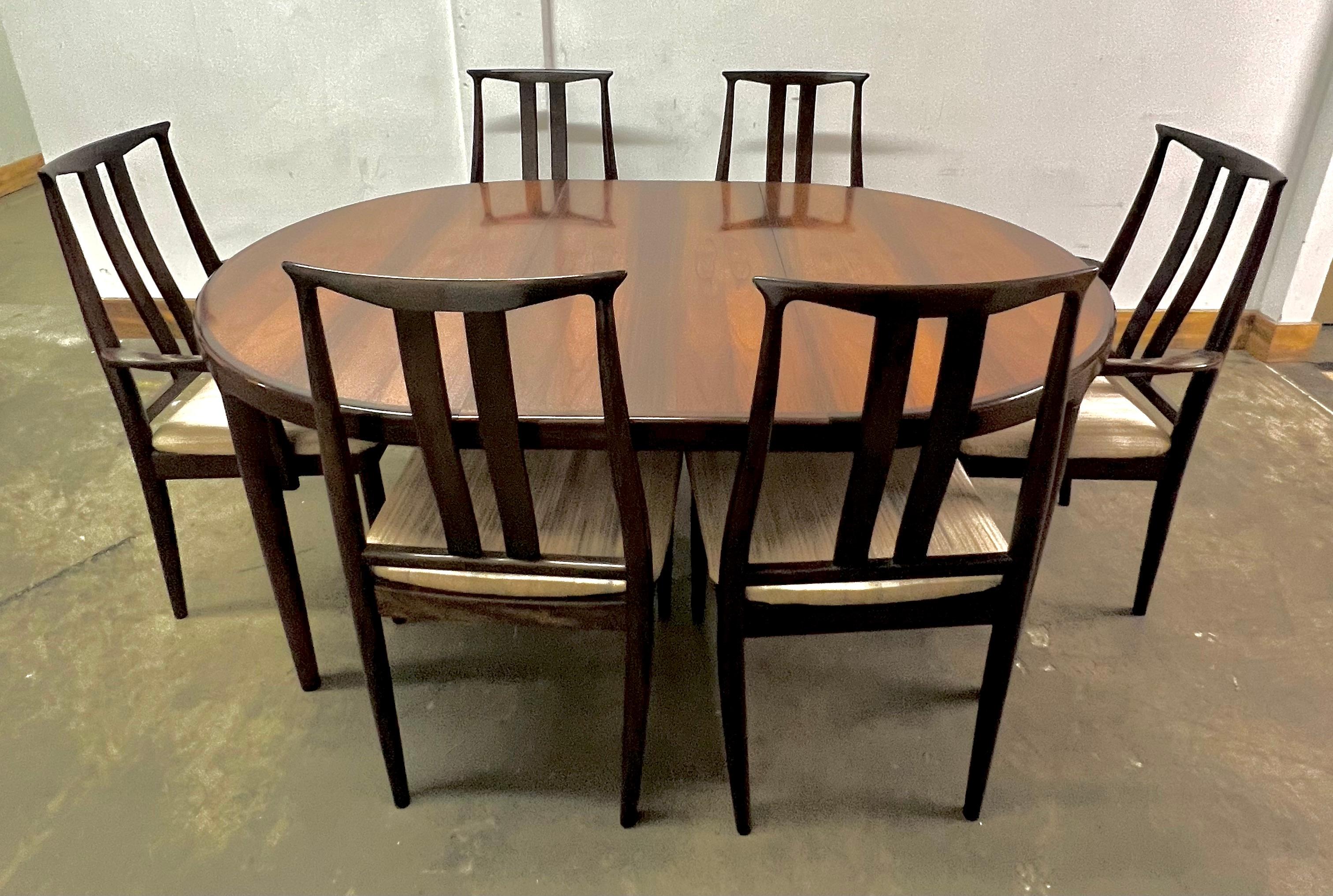 Danish Rosewood Adjustable Dining Table with 7 Rosewood Chairs For Sale 11