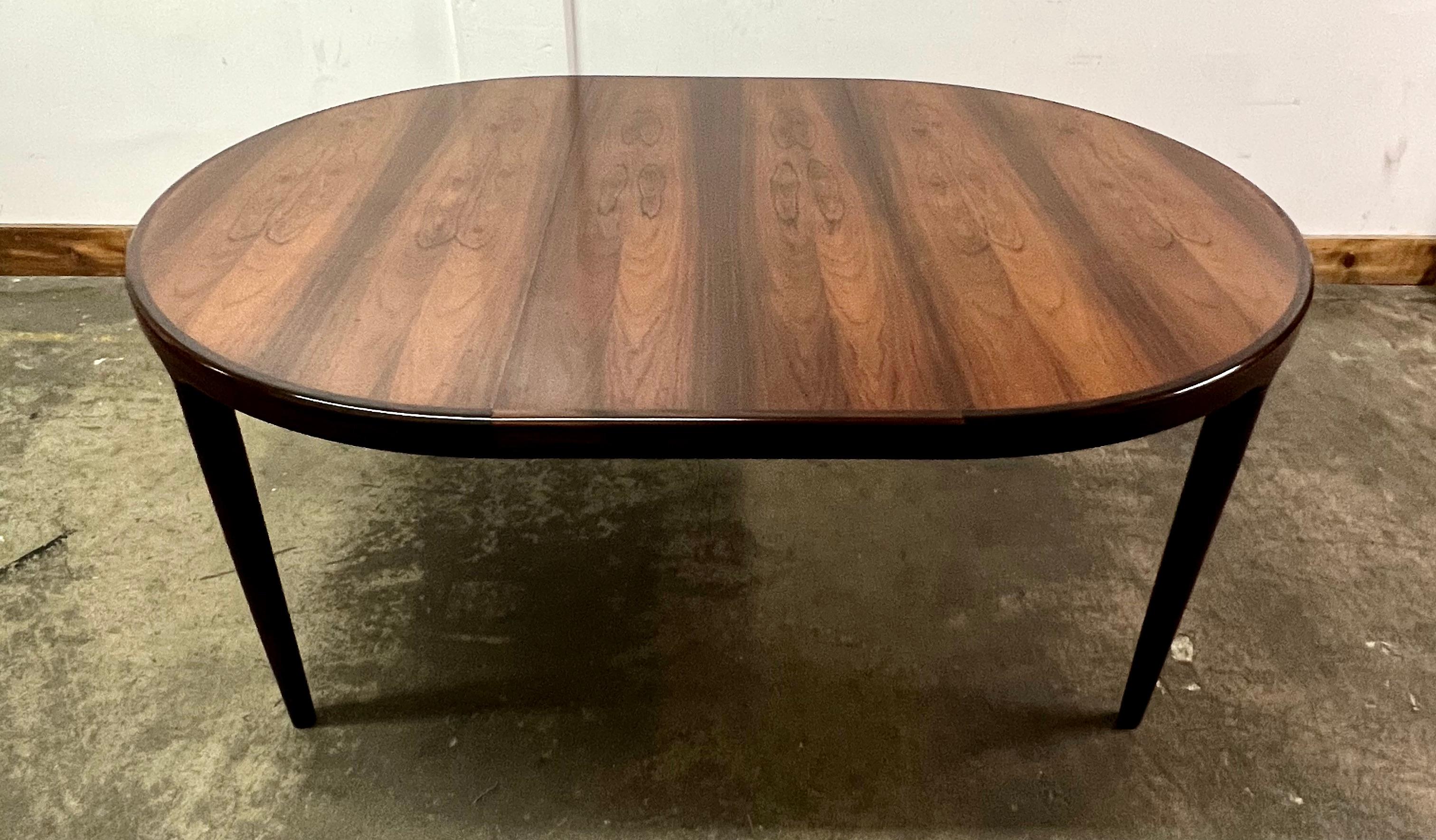 Danish Rosewood Adjustable Dining Table with 7 Rosewood Chairs For Sale 2