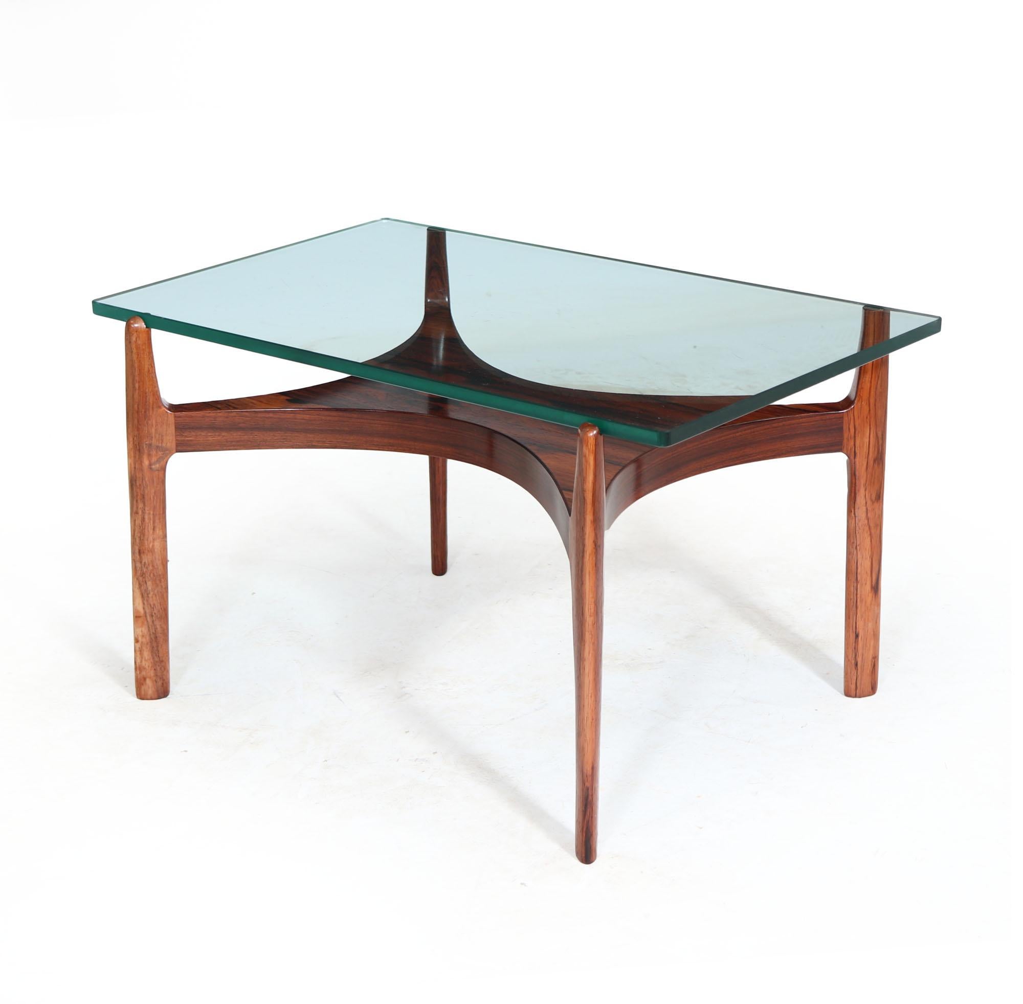 A sculptural design by Sven Ellekaer and produced by Christian Linneberg in the 1960s in Denmark, in very good original condition the table has solid rosewood uprights and a veneered centre makers label underneath
 

Age: 1960

Style: Danish