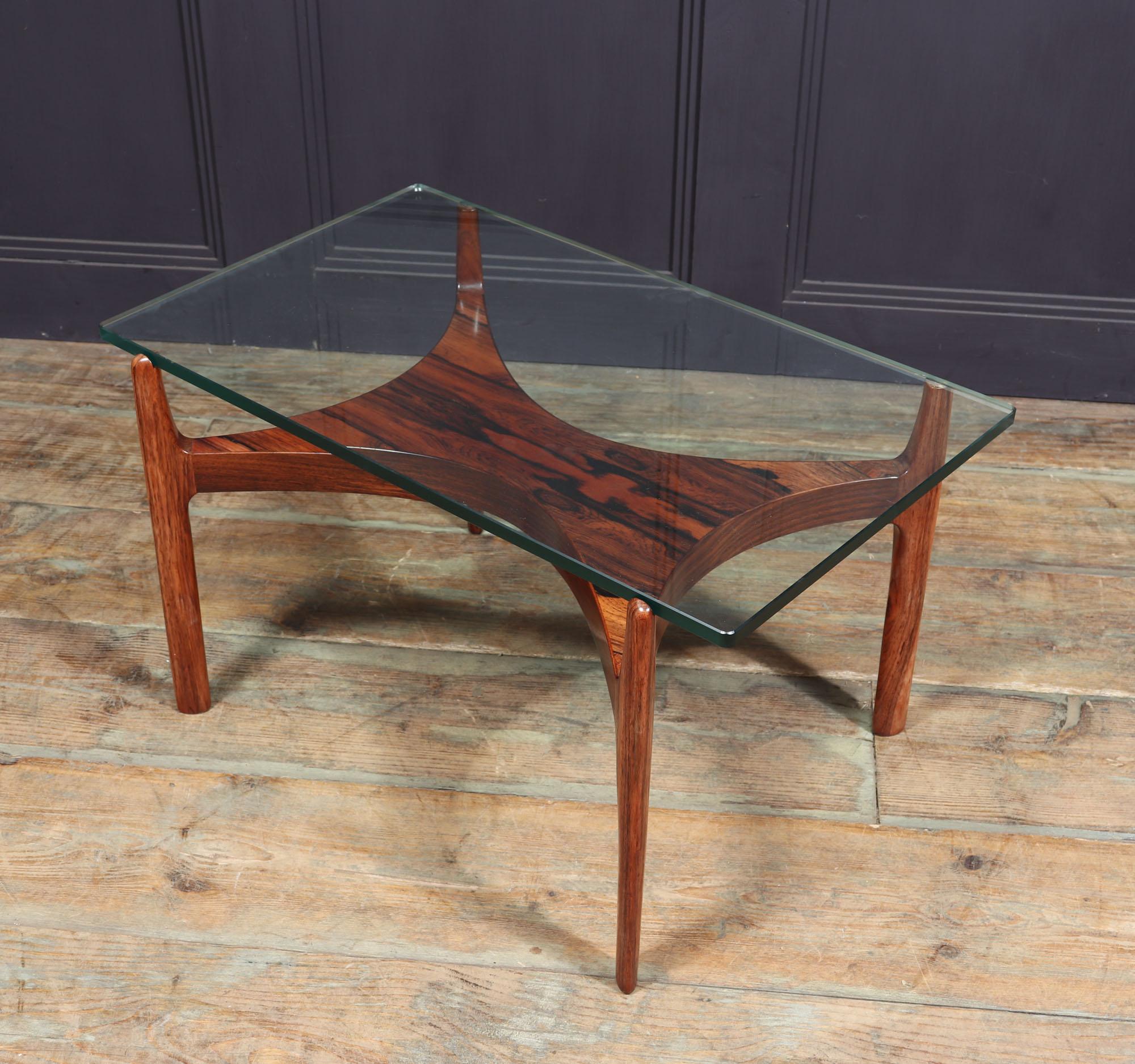 Verre Table basse danoise en bois de rose et verre par Sven Ellekaer en vente