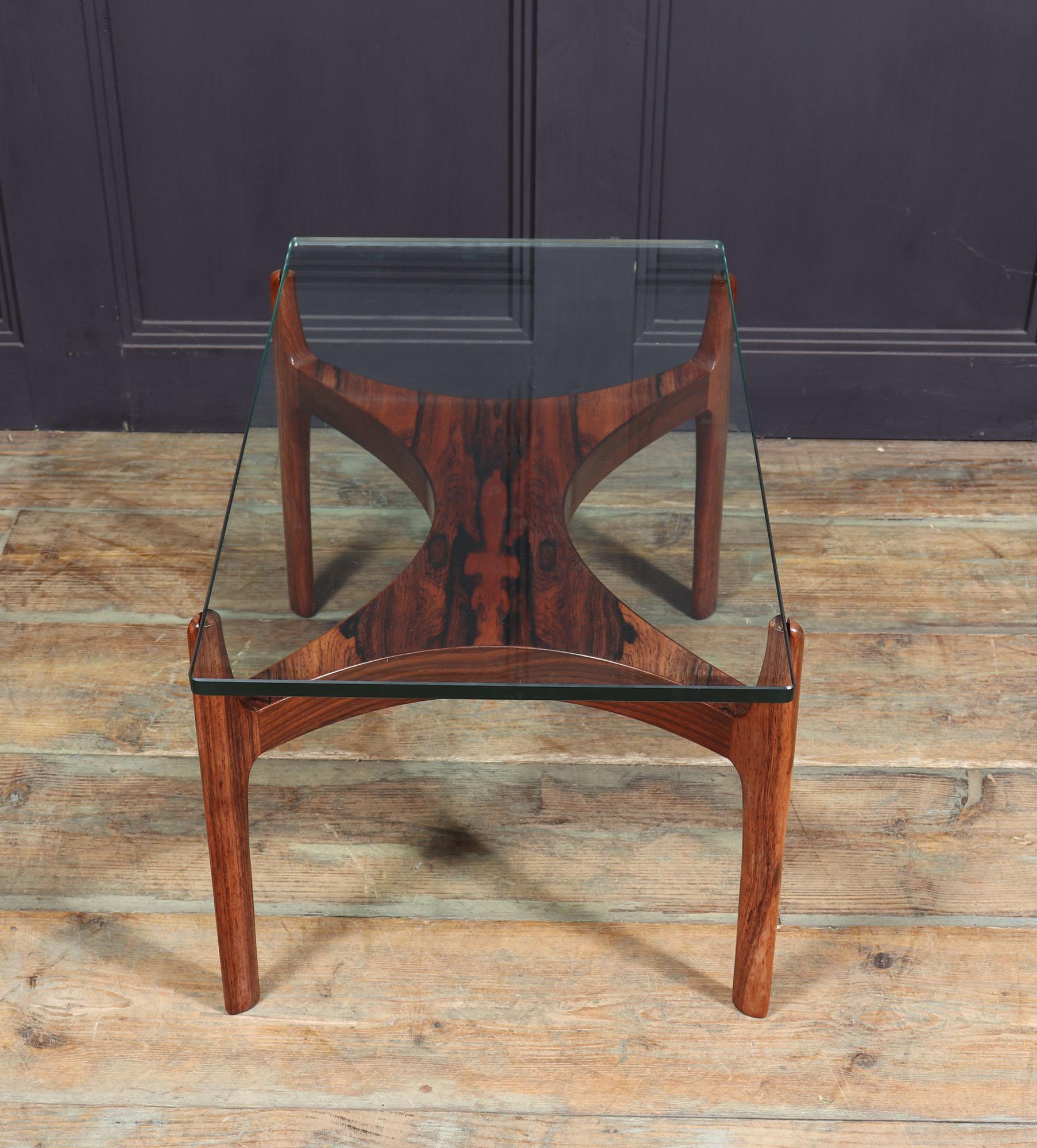 Table basse danoise en bois de rose et verre par Sven Ellekaer en vente 1