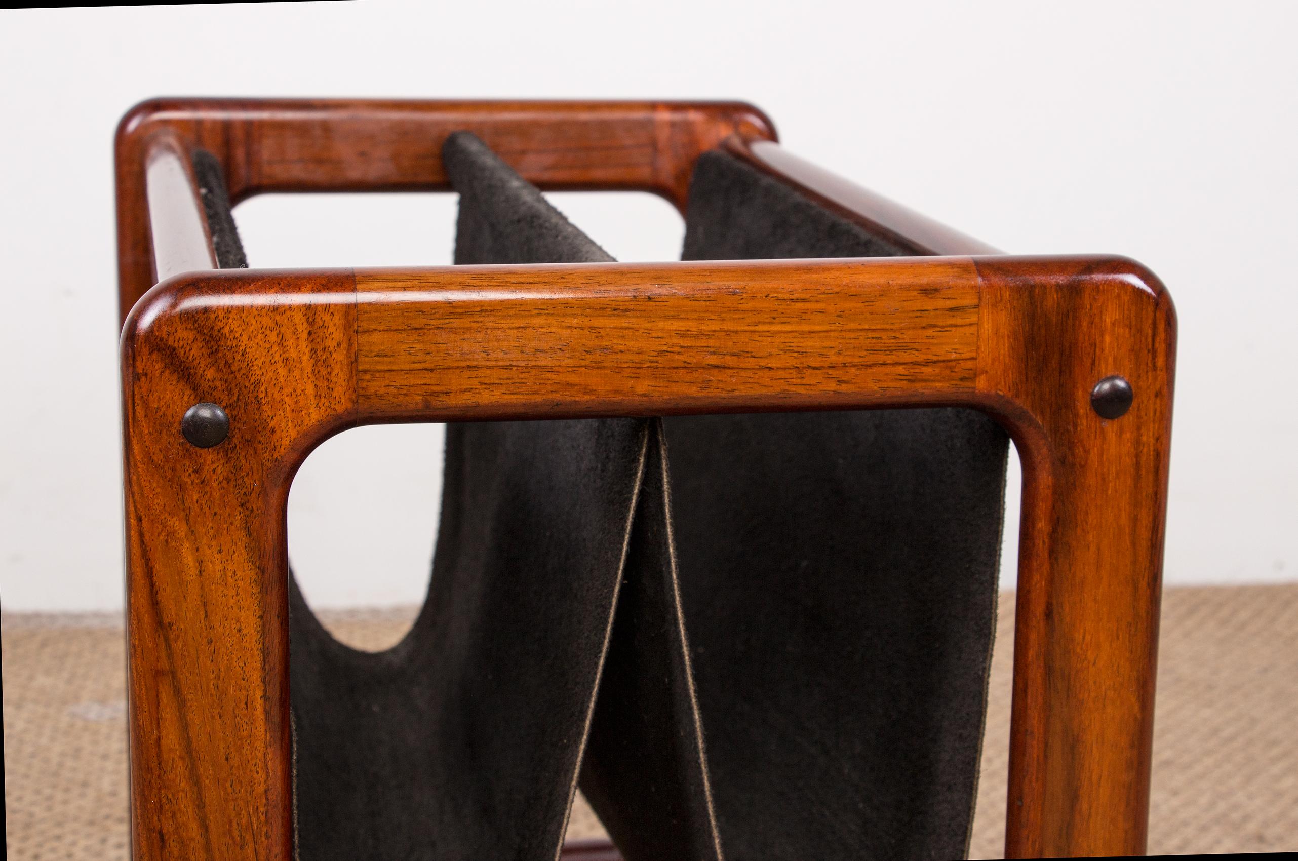 Danish Rosewood and Leather Magazine Rack by Kai Kristiansen for Odder Furniture In Excellent Condition In JOINVILLE-LE-PONT, FR