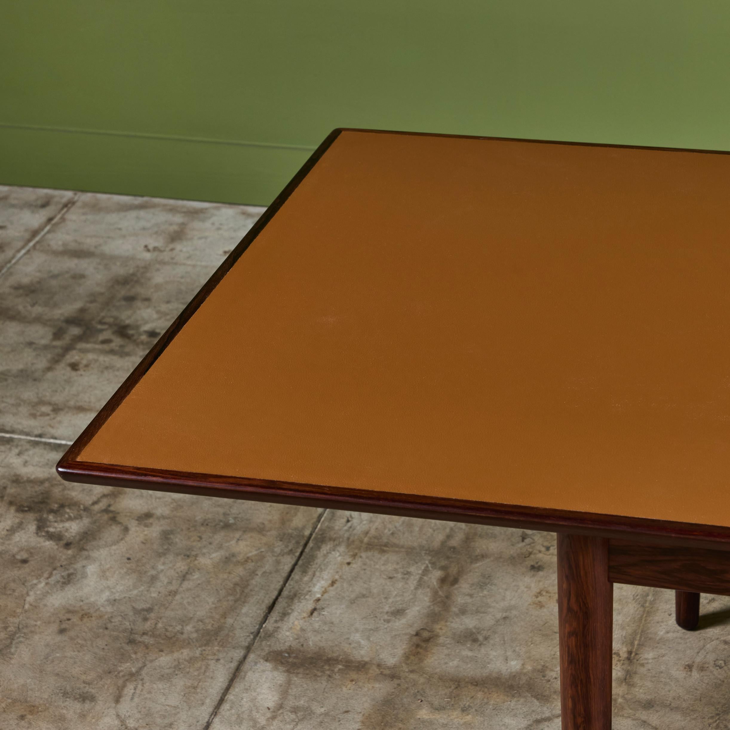 Mesa de juego danesa con tablero de palisandro y cuero en venta 7