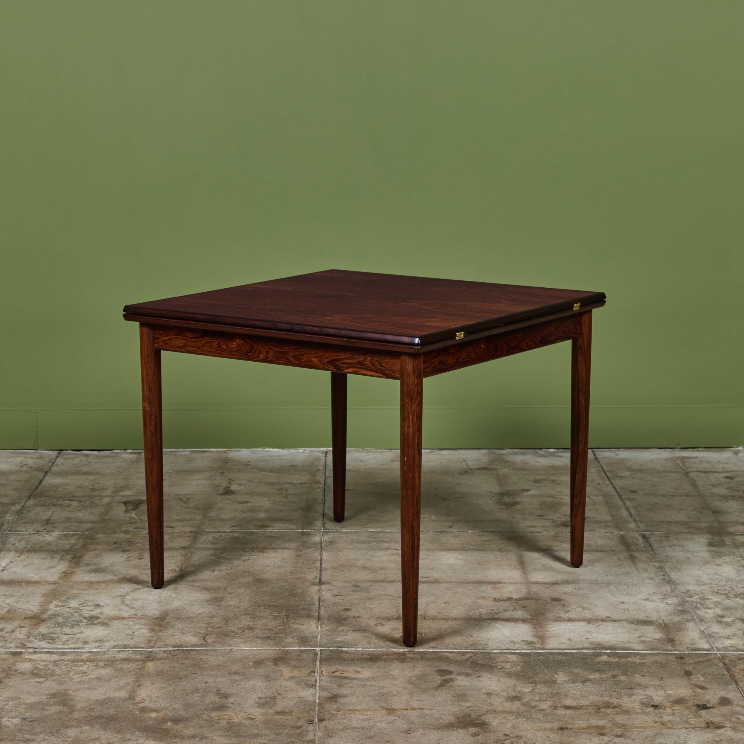 Mesa de juego danesa con tablero de palisandro y cuero Escandinavo moderno en venta