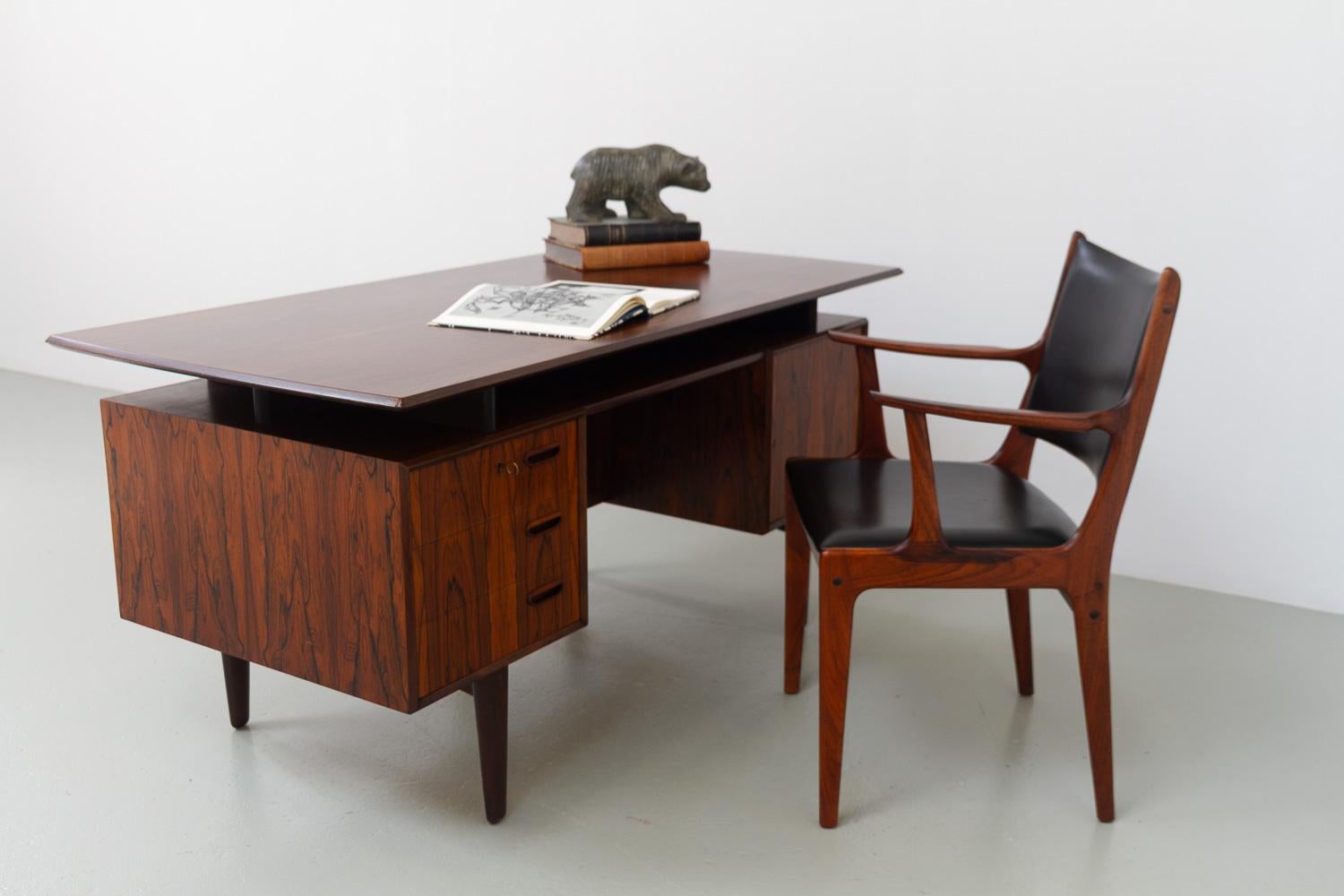 Dänischer Palisander-Sessel von Johannes Andersen für Uldum Møbelfabrik, 1960er Jahre.

Eleganter und schöner skandinavischer Mid-Century Modern Sessel, entworfen von Johannes Andersen für Uldum Møbelfabrik, Dänemark in den 1960er Jahren.

Gestell