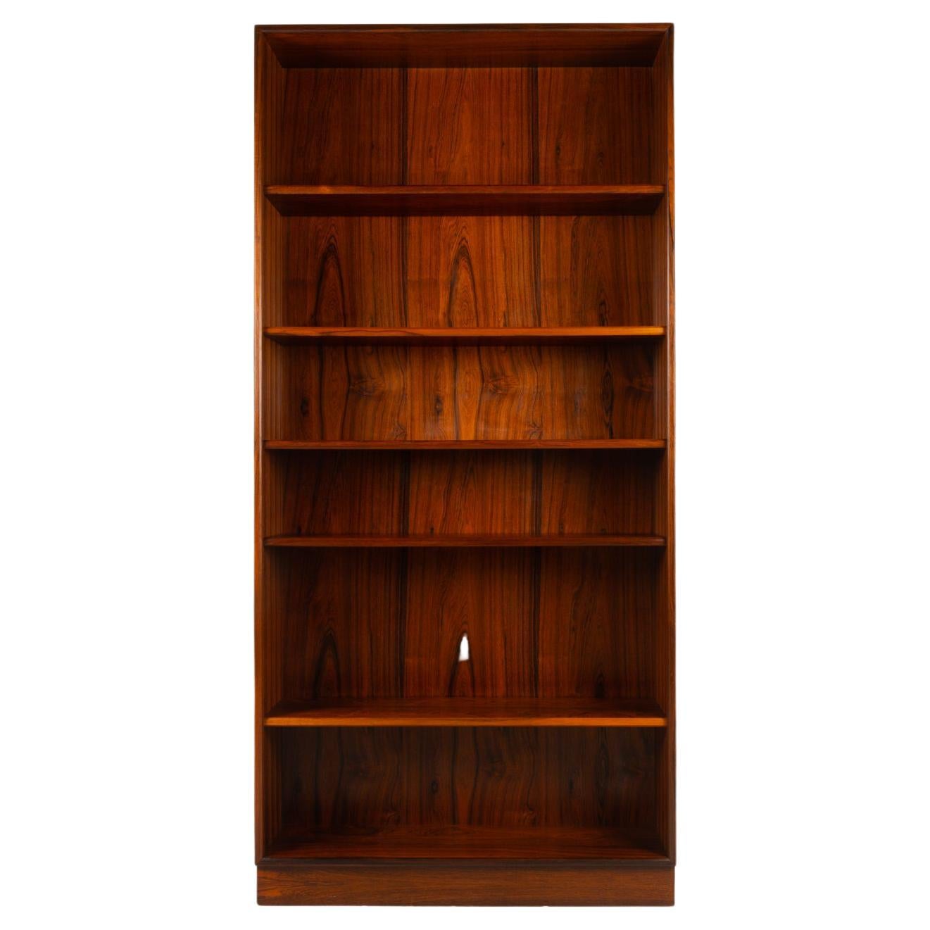 Danish rosewood bookcase 1960s
Danish Mid-Century Modern minimalistic shelving unit with six shelves including bottom shelf. Four shelves are height adjustable.
Beautiful vivid and expressive grain pattern. 
This bookshelf is suitable for many