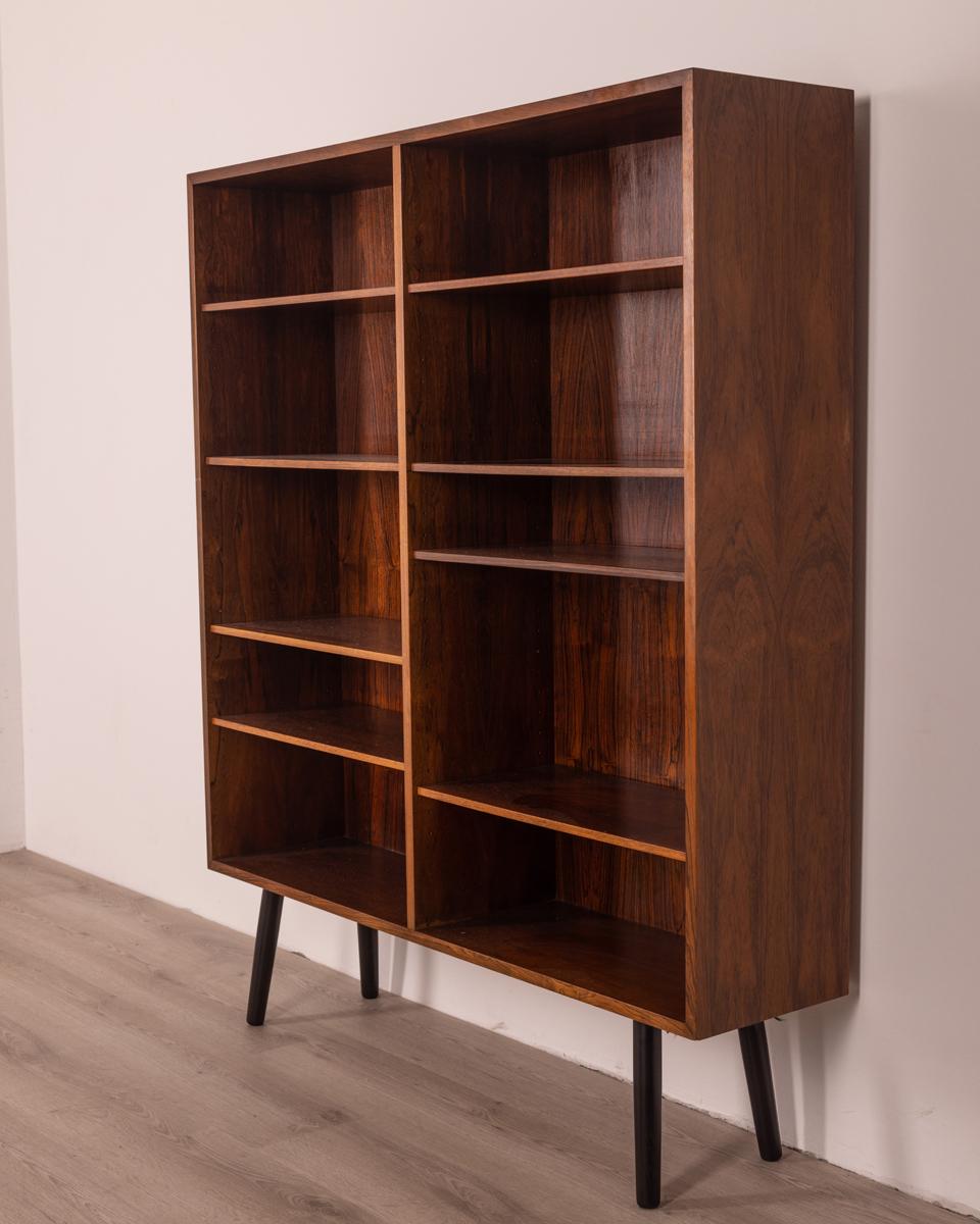 Rosewood bookcase, eight height-adjustable shelves.
Design Gunni Omann for Omann Jun Møbelfabrik, model no. 6, 60s.

Condition: In excellent condition, it may show slight signs of wear caused by time.

Dimensions: Height 145cm; Width 120.5cm;