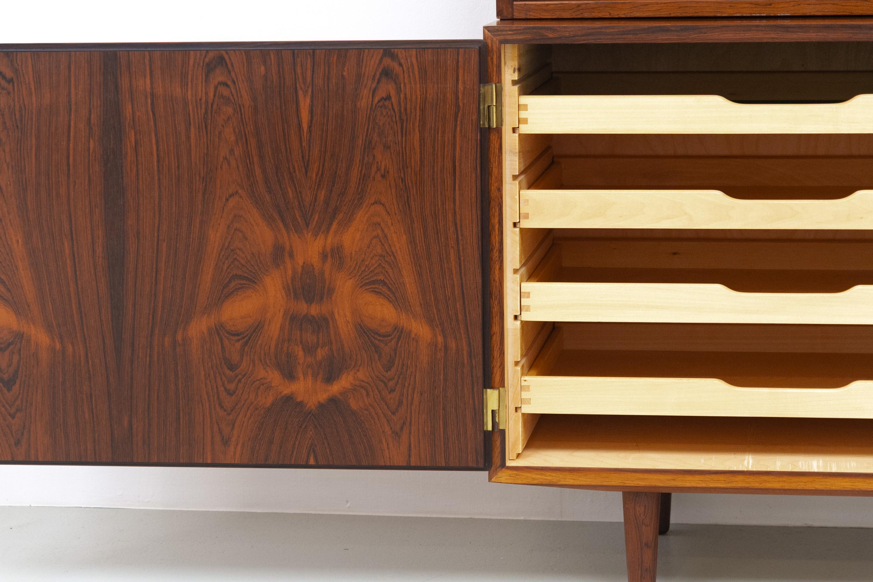 Libreria con credenza in palissandro danese di Carlo Jensen per Hundevad, anni '60. in vendita 4