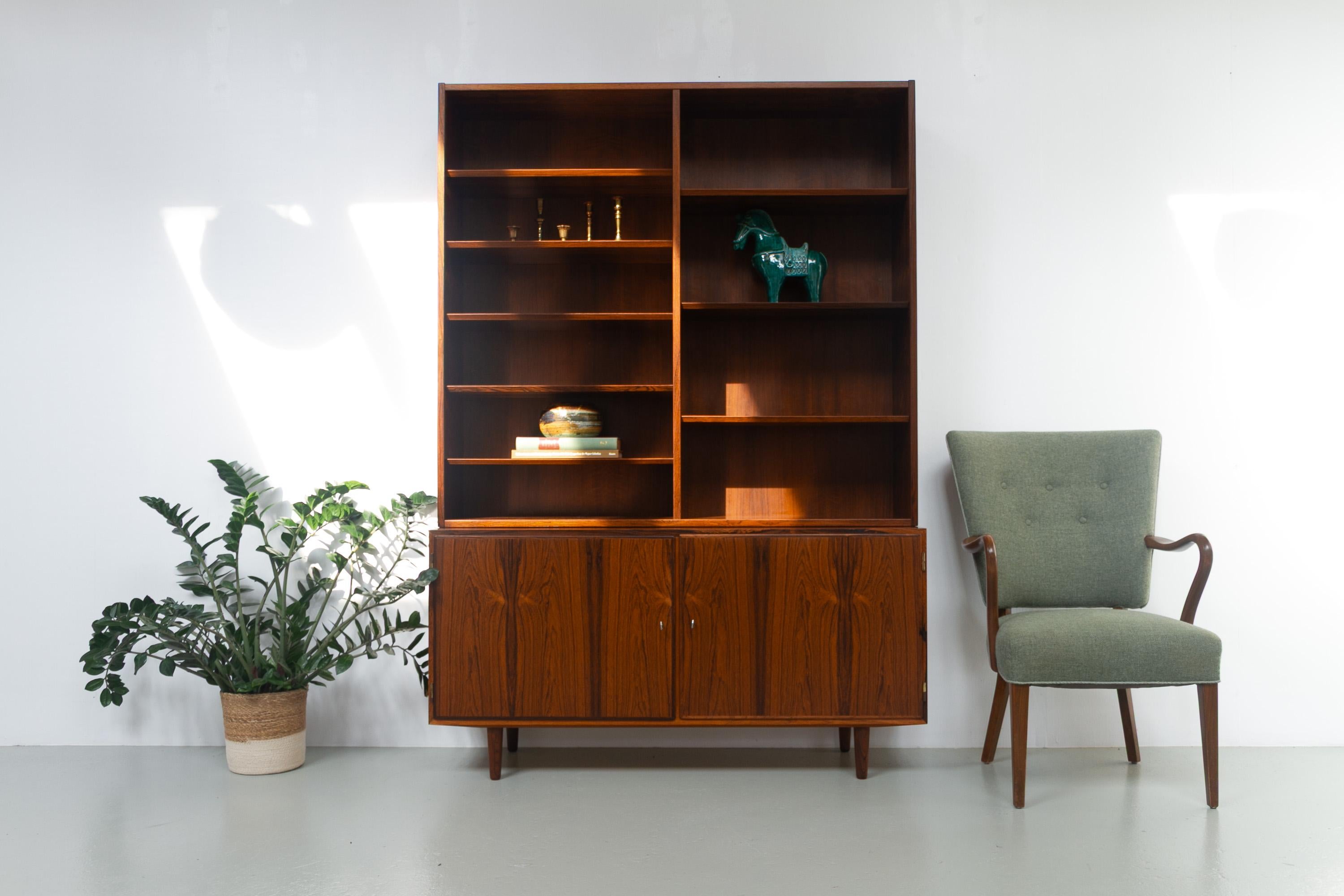 Libreria con credenza in palissandro danese di Carlo Jensen per Hundevad, anni '60. in vendita 9