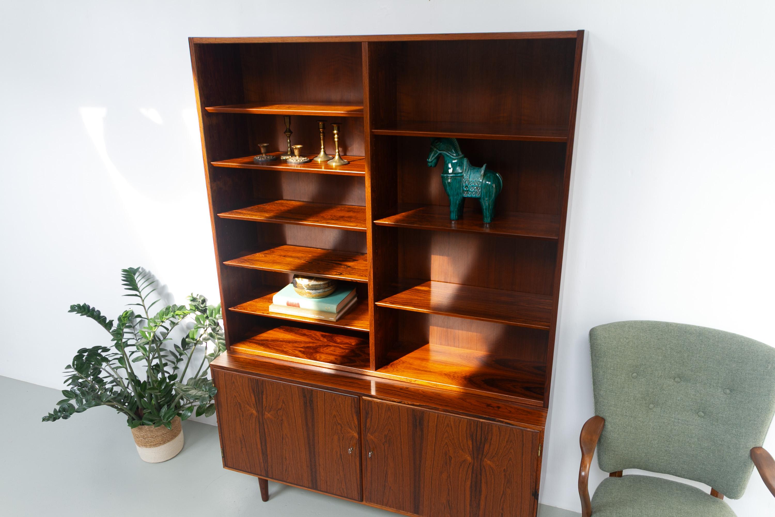 Libreria con credenza in palissandro danese di Carlo Jensen per Hundevad, anni '60. in vendita 13