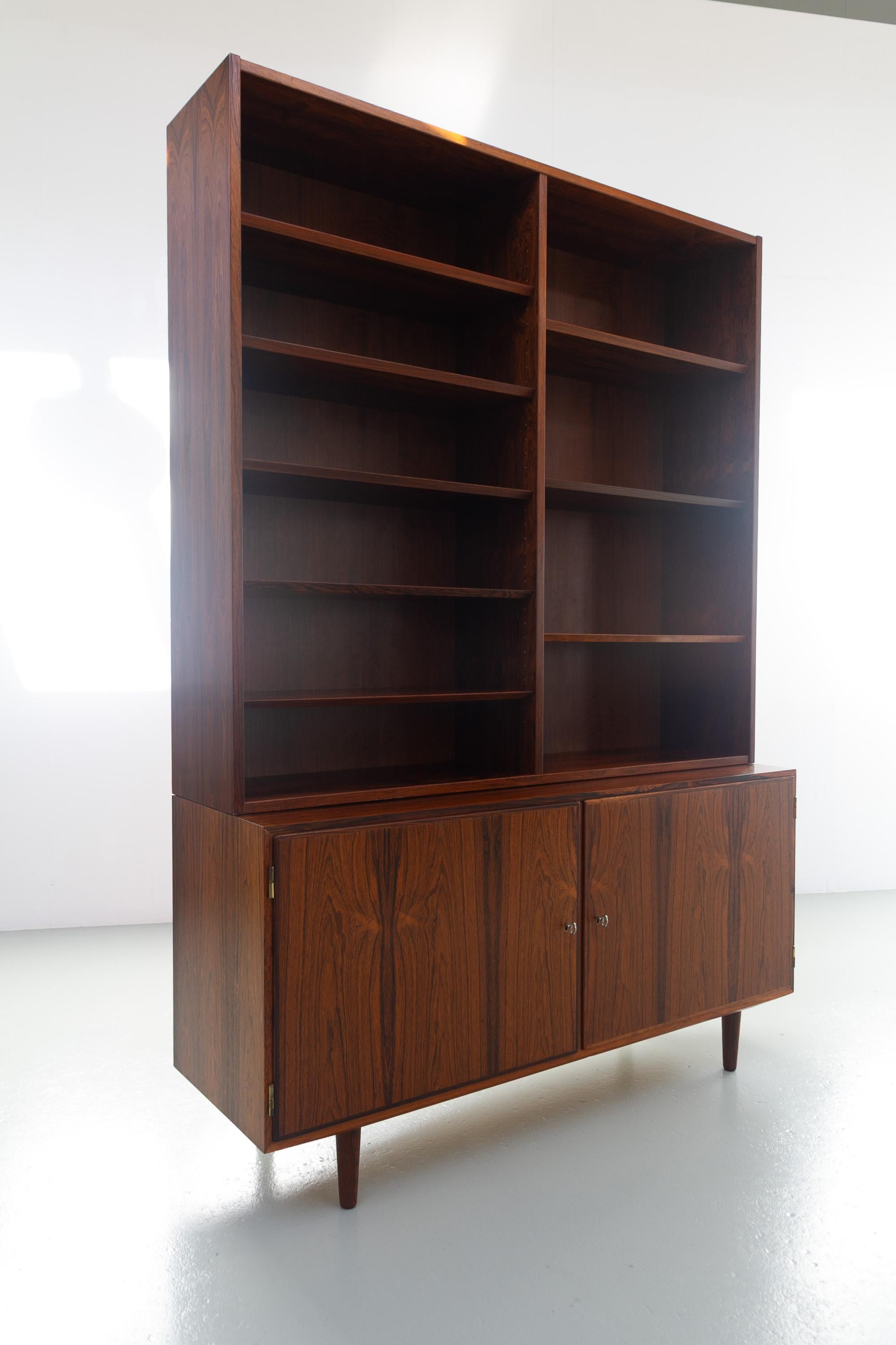 Danese Libreria con credenza in palissandro danese di Carlo Jensen per Hundevad, anni '60. in vendita