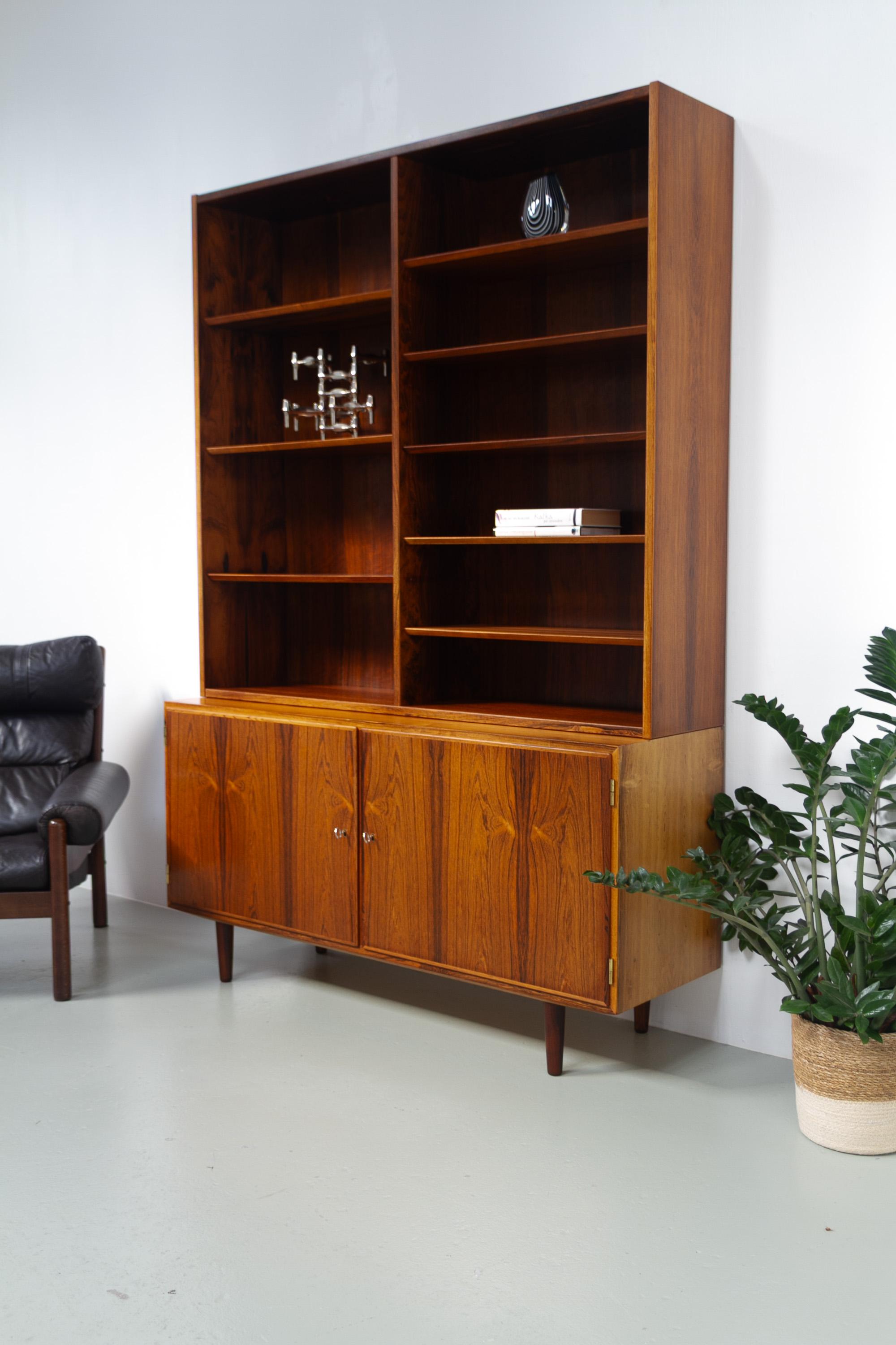 Libreria con credenza in palissandro danese di Carlo Jensen per Hundevad, anni '60. In condizioni buone in vendita a Asaa, DK