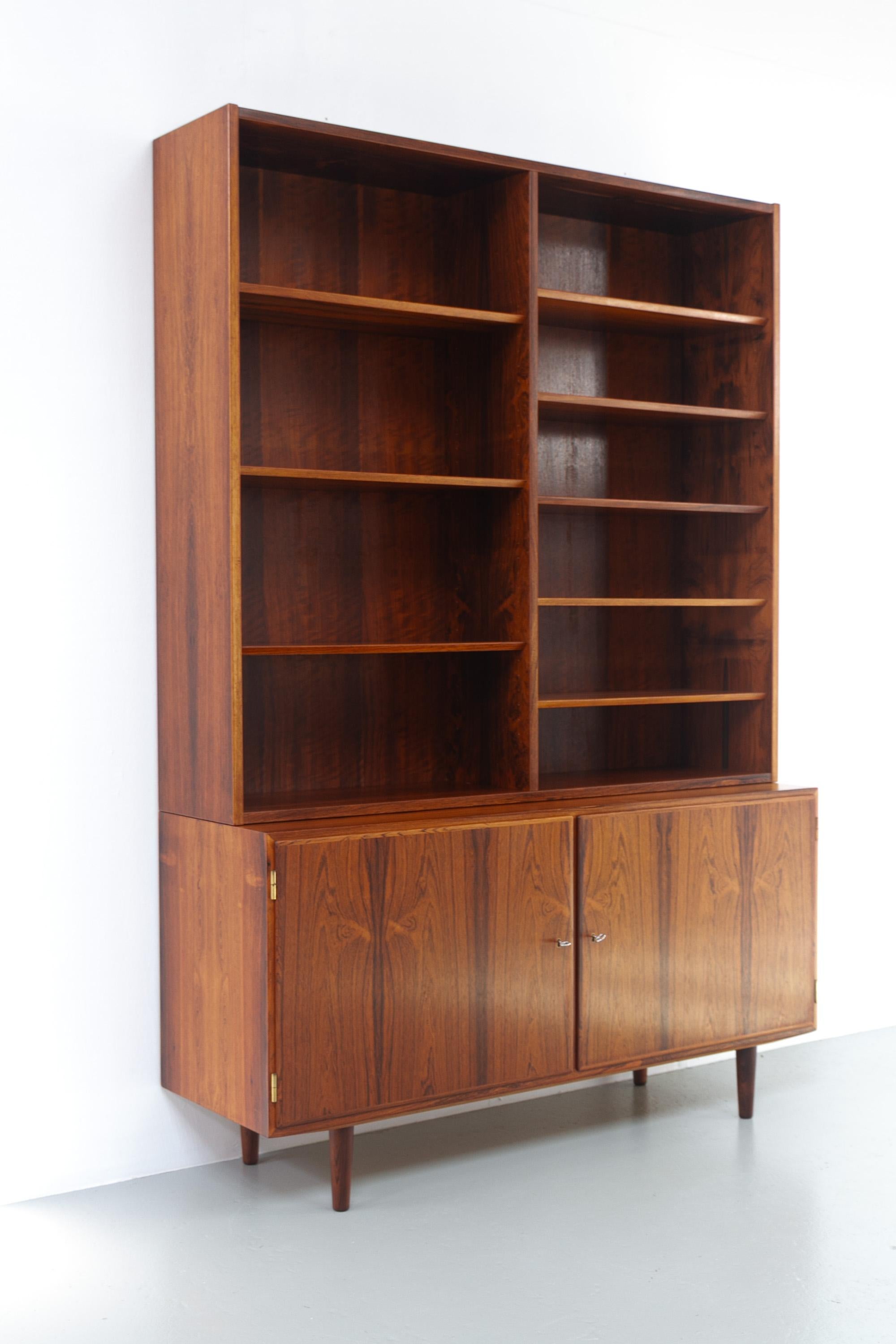 Libreria con credenza in palissandro danese di Carlo Jensen per Hundevad, anni '60. in vendita 1