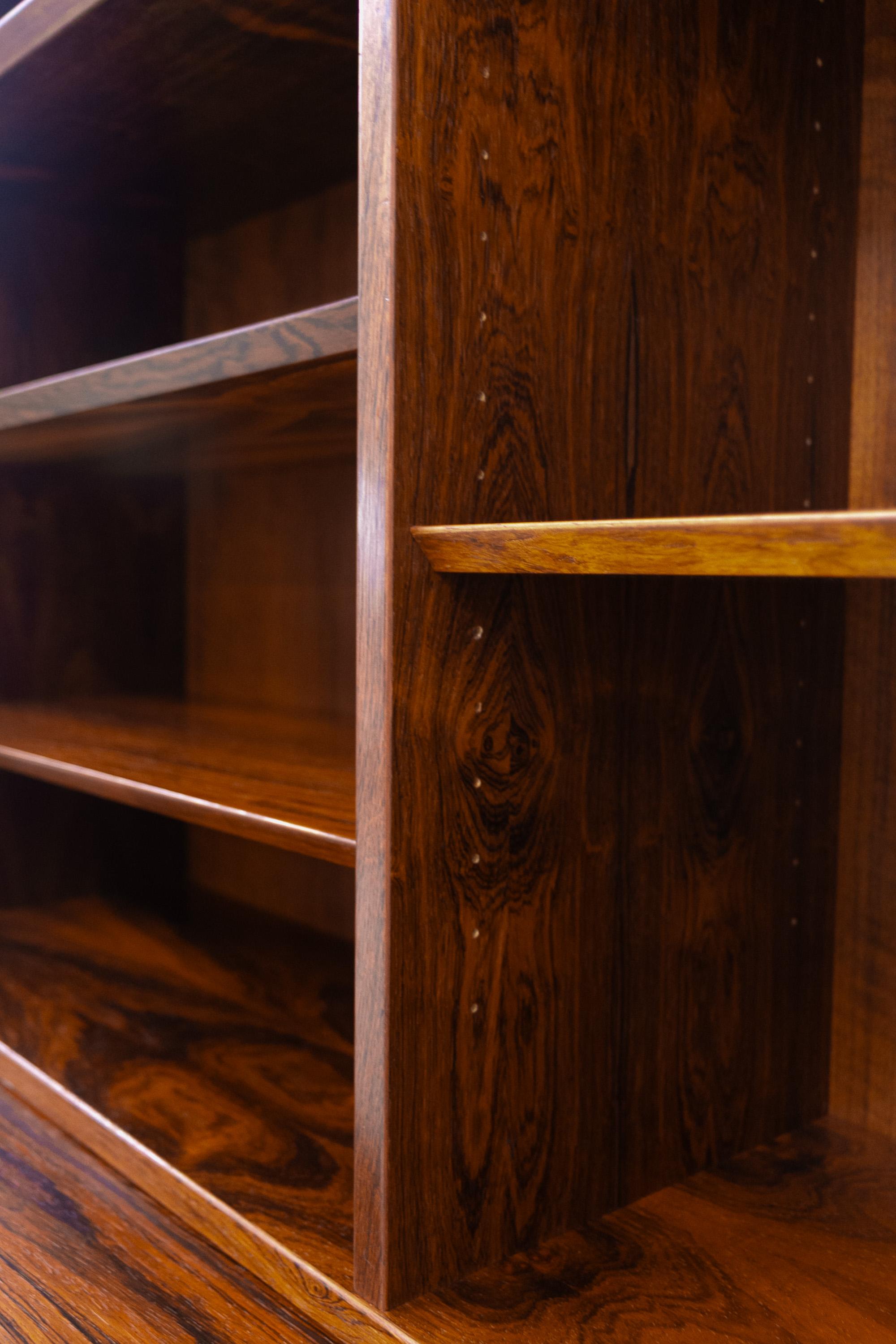 Libreria con credenza in palissandro danese di Carlo Jensen per Hundevad, anni '60. in vendita 2