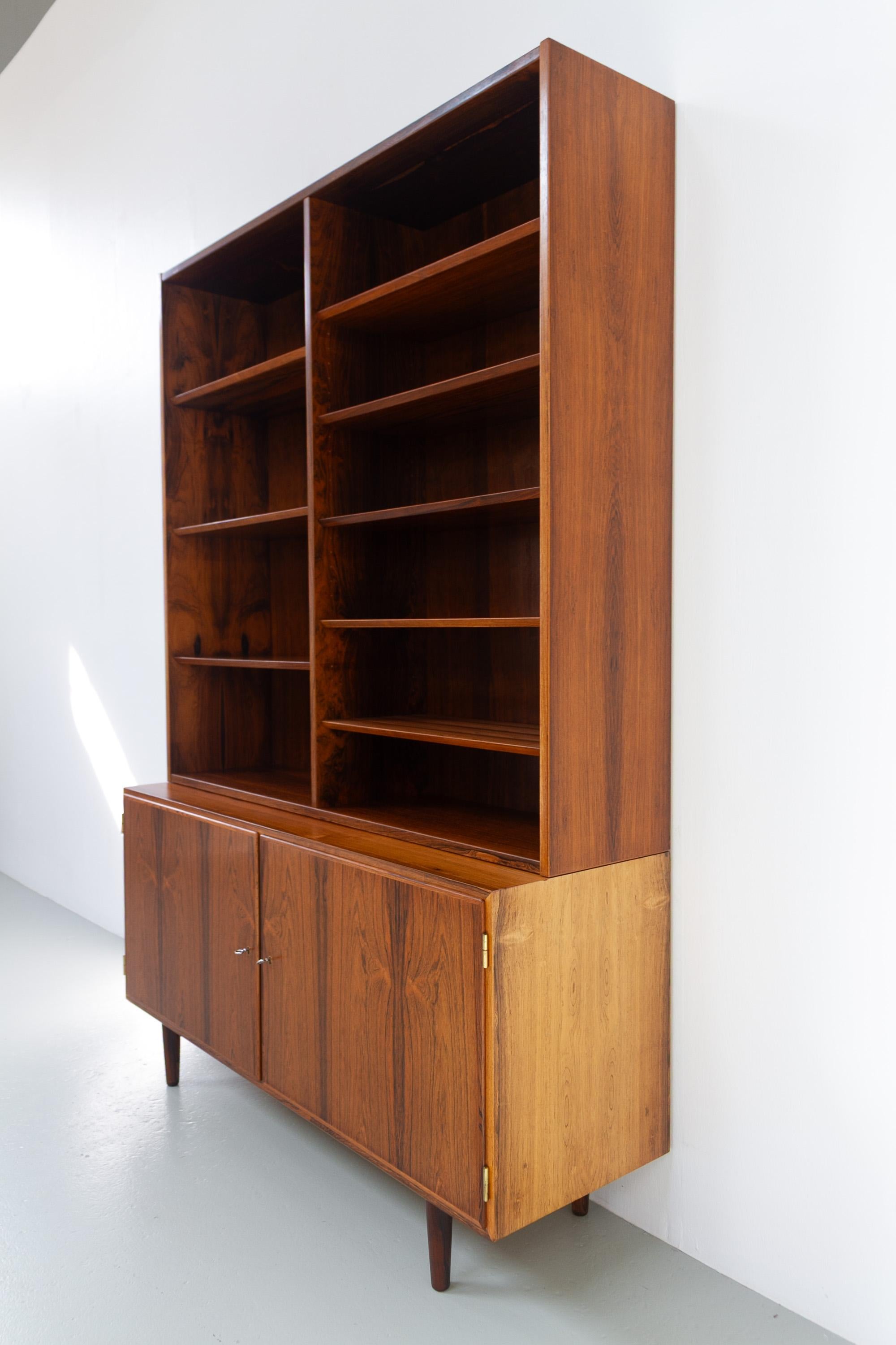 Libreria con credenza in palissandro danese di Carlo Jensen per Hundevad, anni '60. in vendita 2